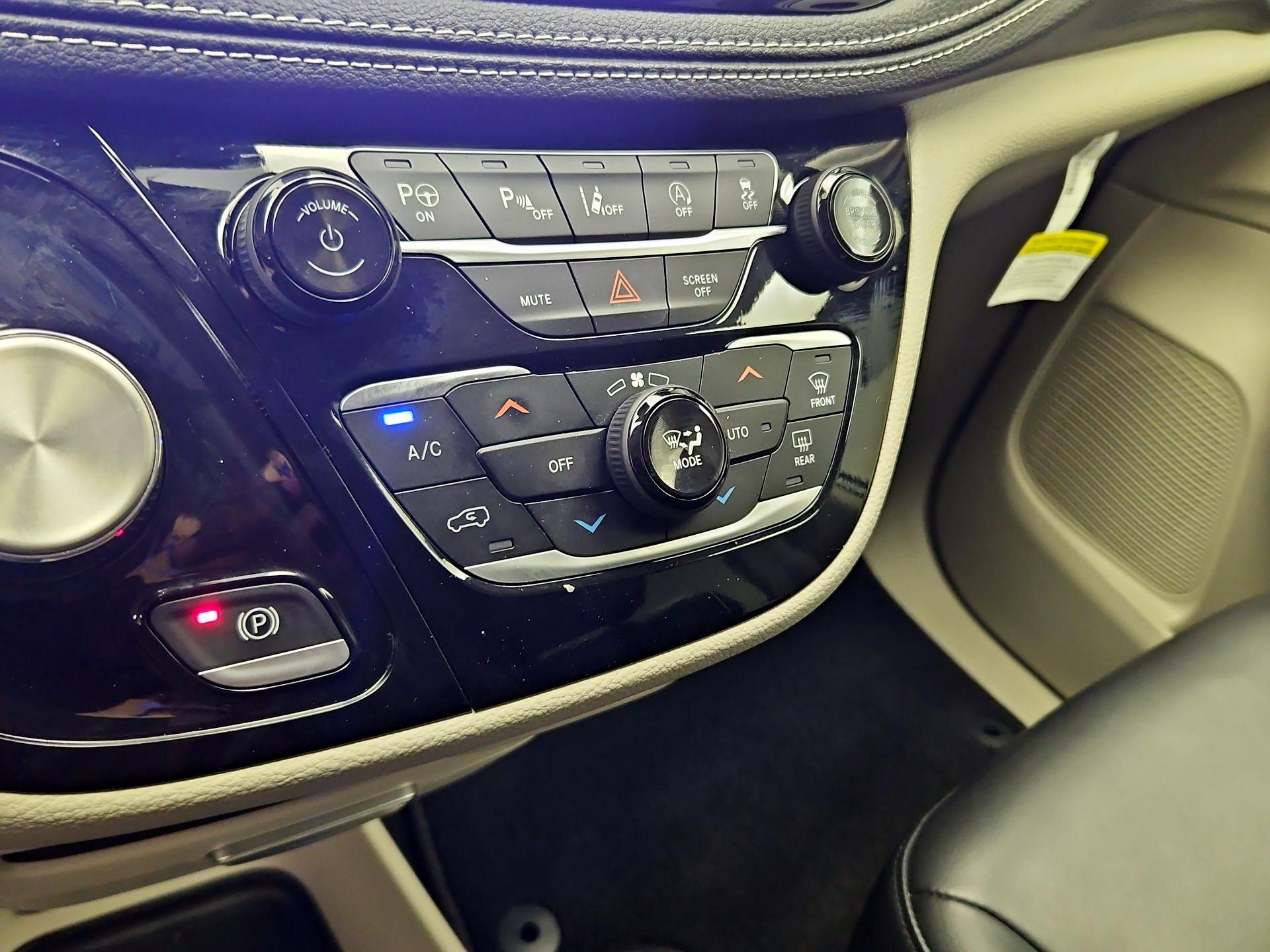 Thumbnail: 2023 Chrysler Pacifica - 16