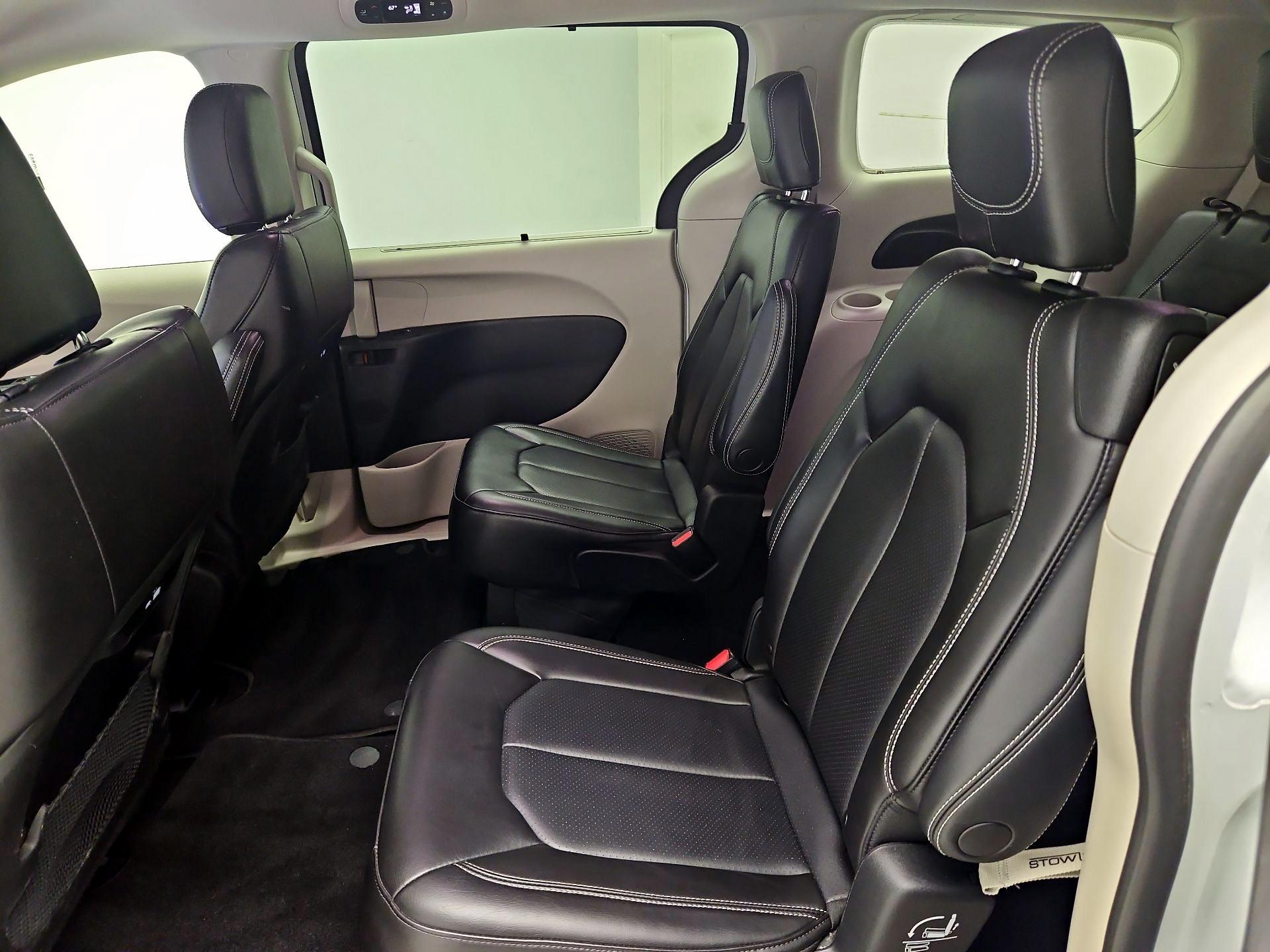 Thumbnail: 2023 Chrysler Pacifica - 19