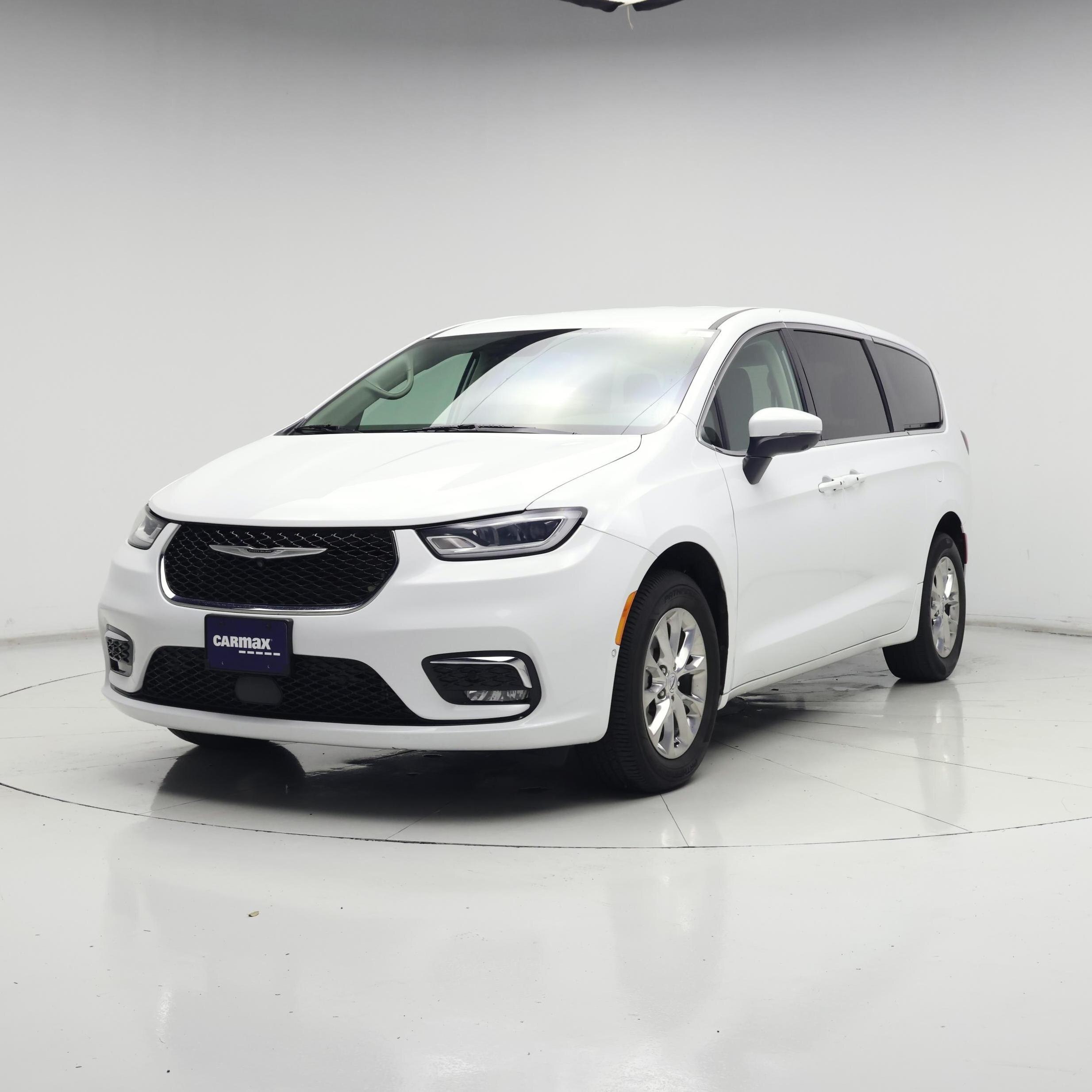 Thumbnail: 2023 Chrysler Pacifica - 4