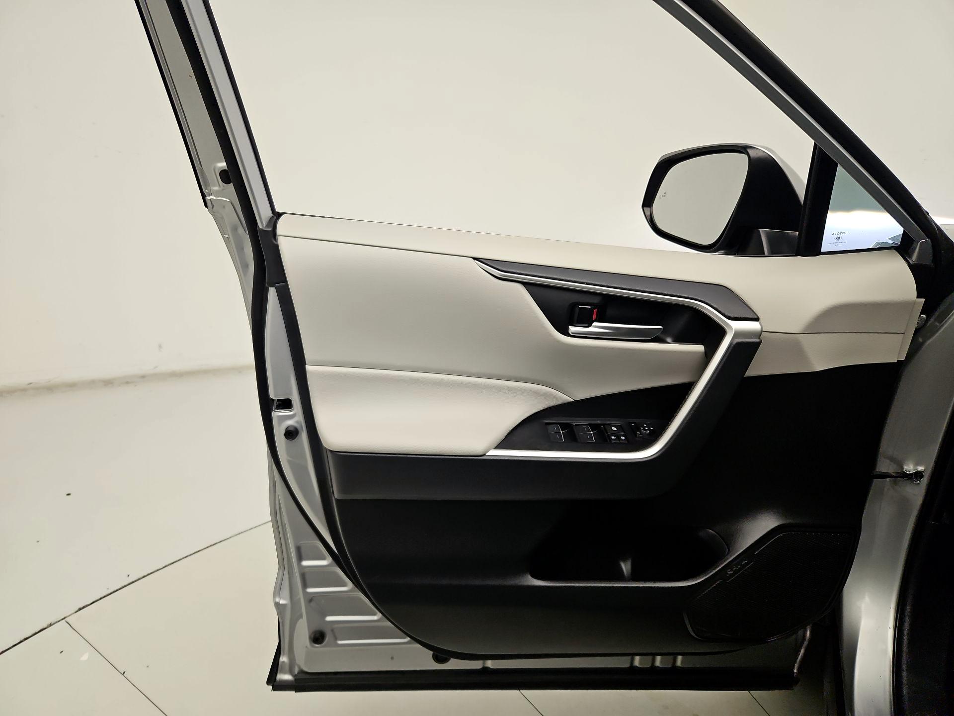 Thumbnail: 2023 Toyota RAV4 - 12