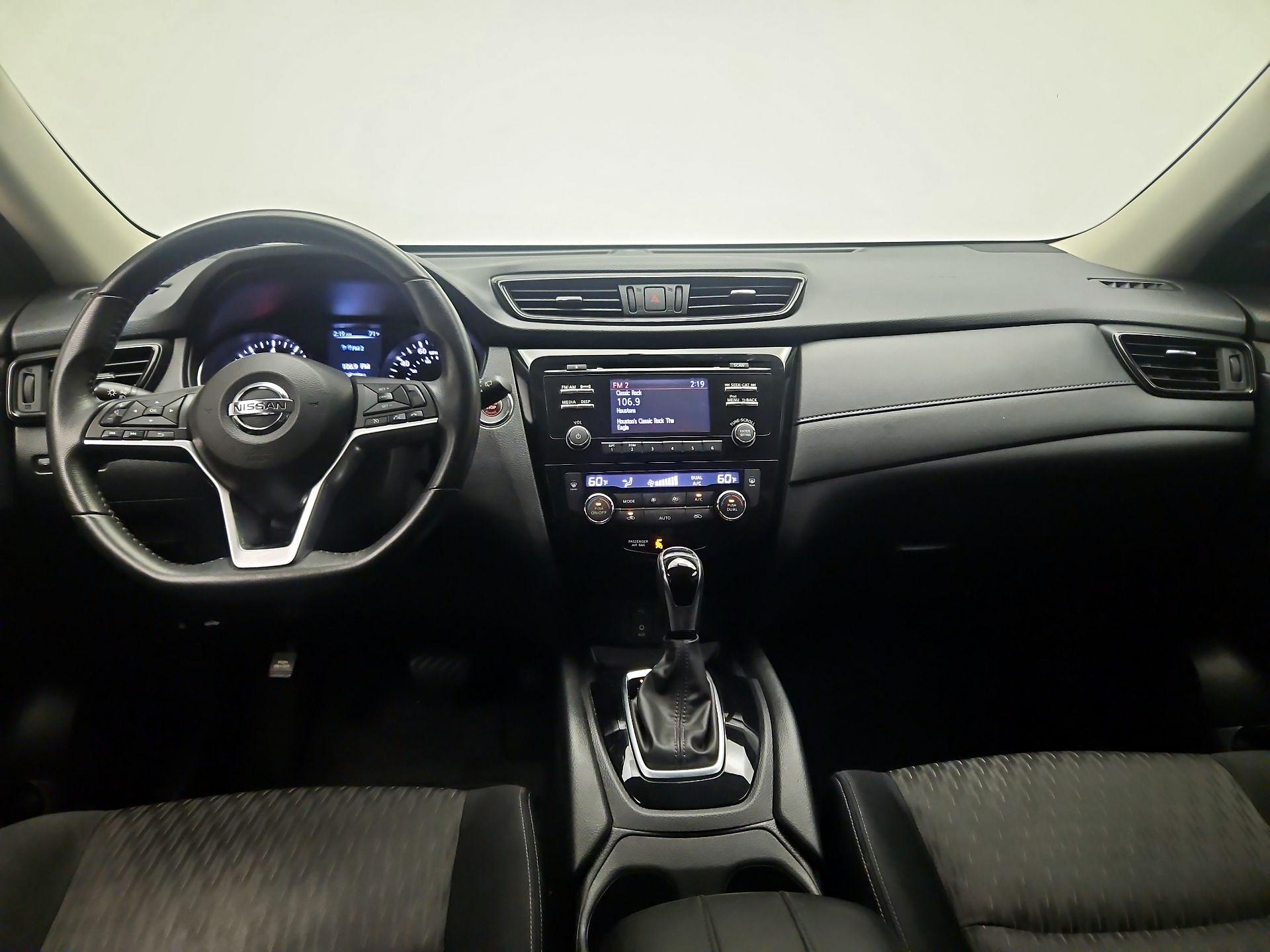 Thumbnail: 2017 Nissan Rogue - 9