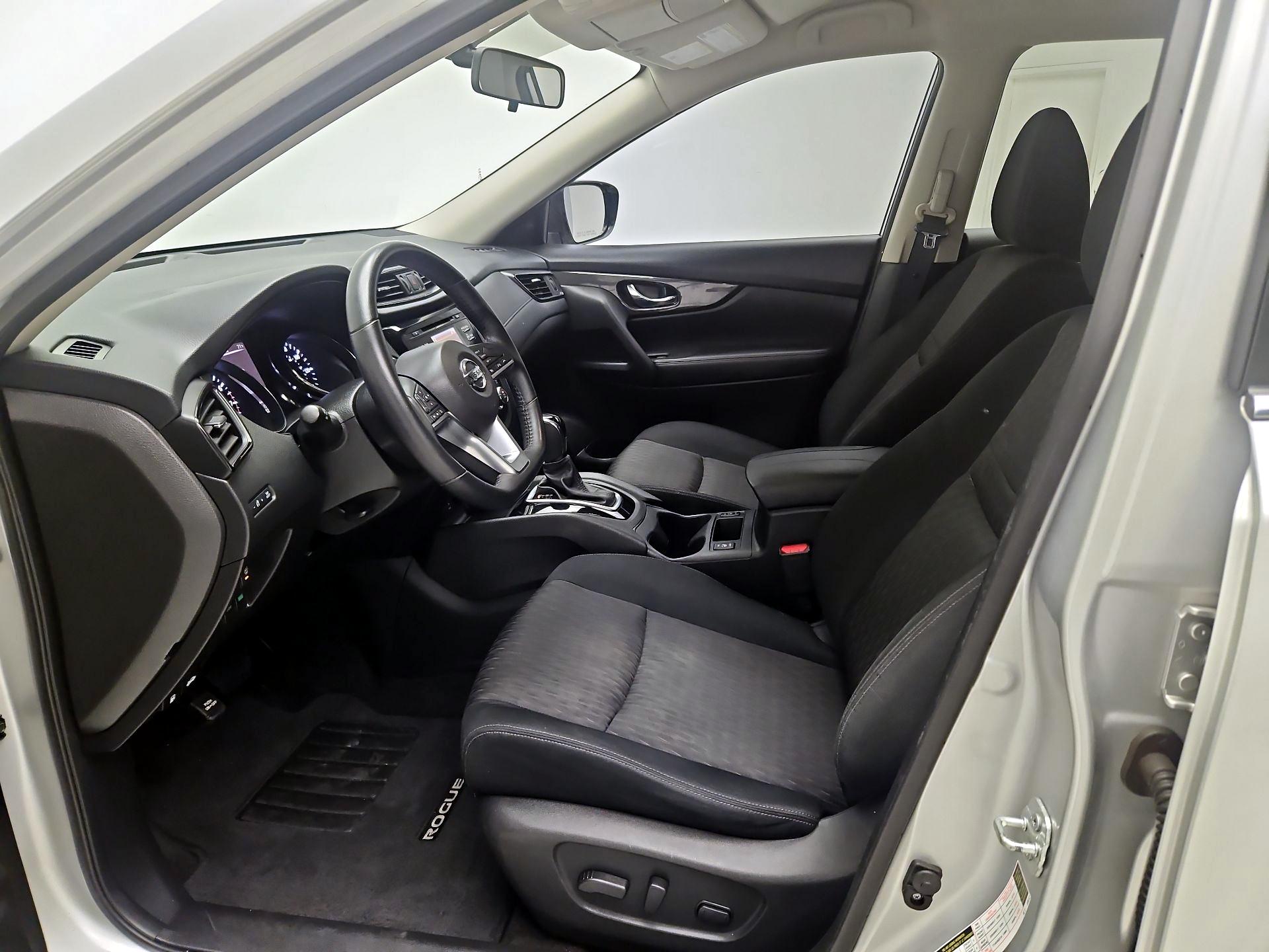 Thumbnail: 2017 Nissan Rogue - 11