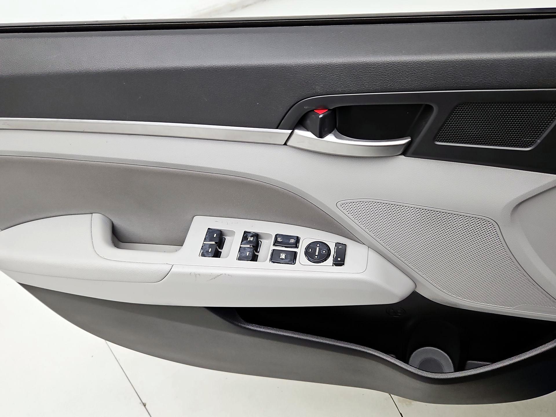 Thumbnail: 2019 Hyundai Elantra - 12