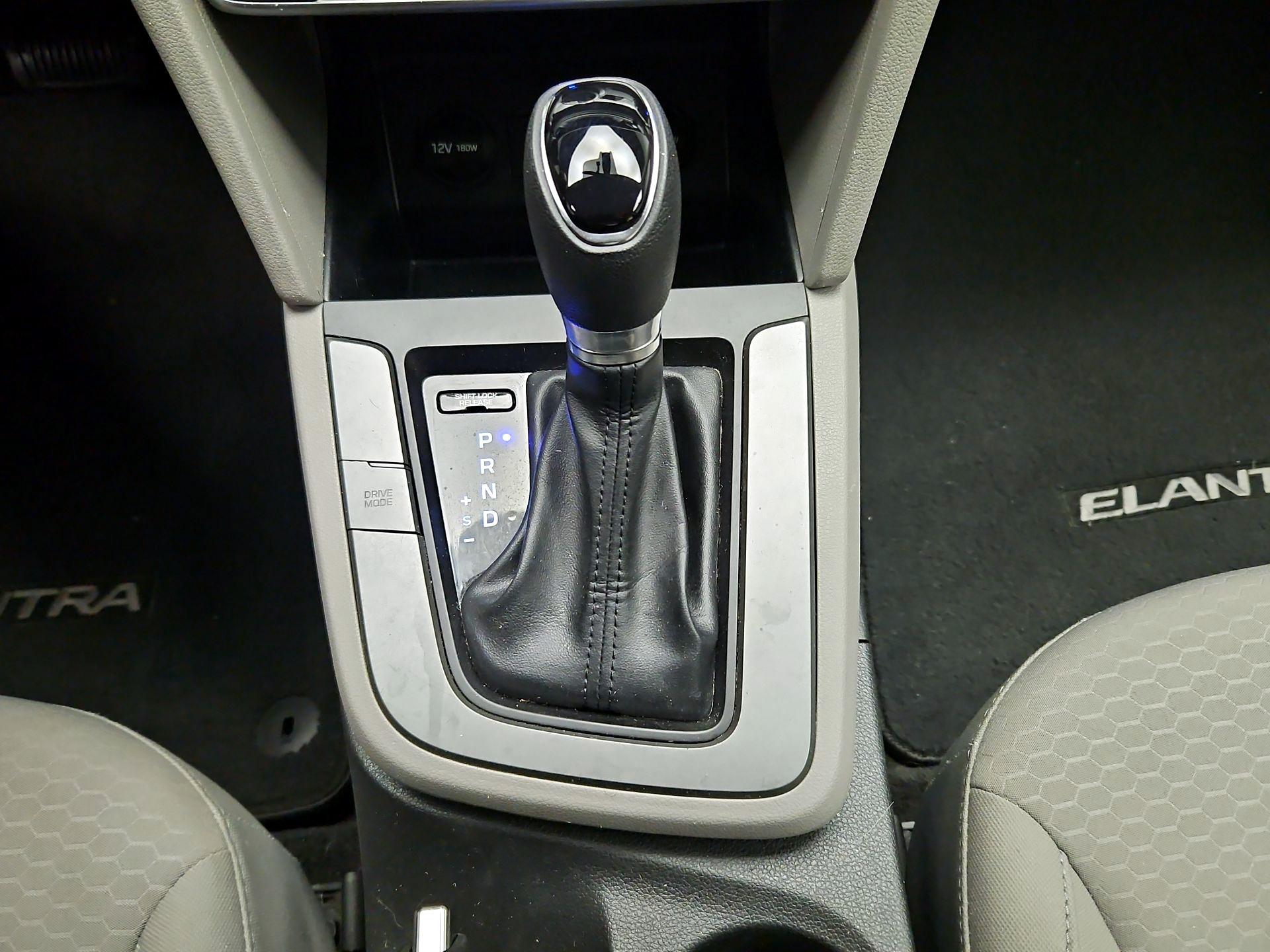 Thumbnail: 2019 Hyundai Elantra - 17