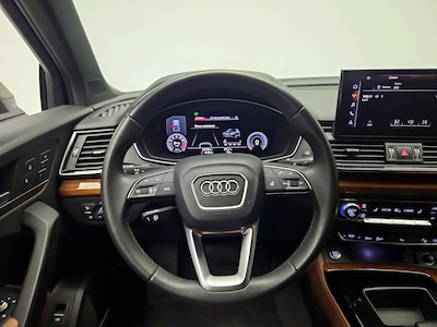 Steering Wheel & Instrument Cluster (On)
