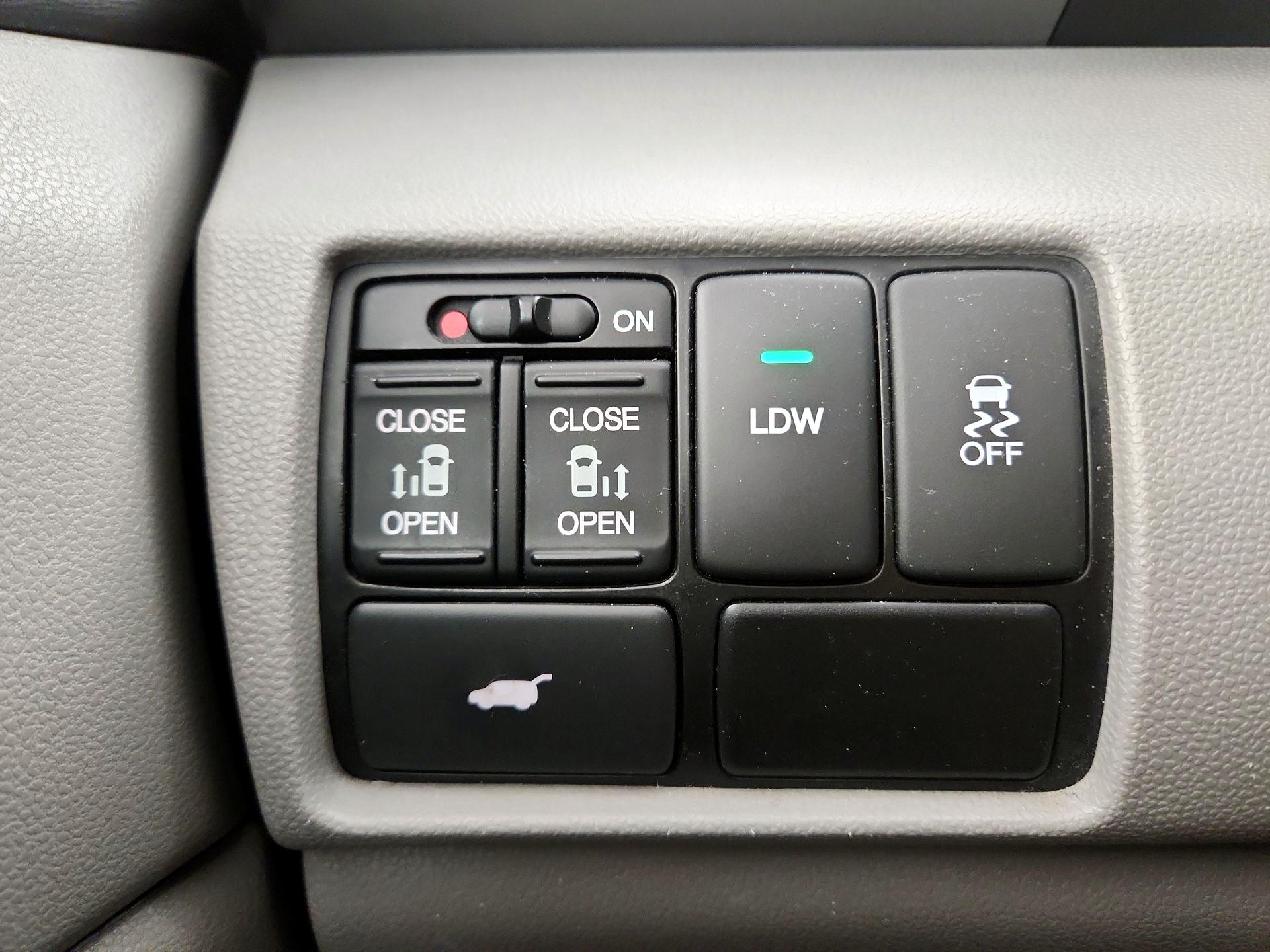 Thumbnail: 2016 Honda Odyssey - 13