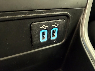 USB/AUX Ports