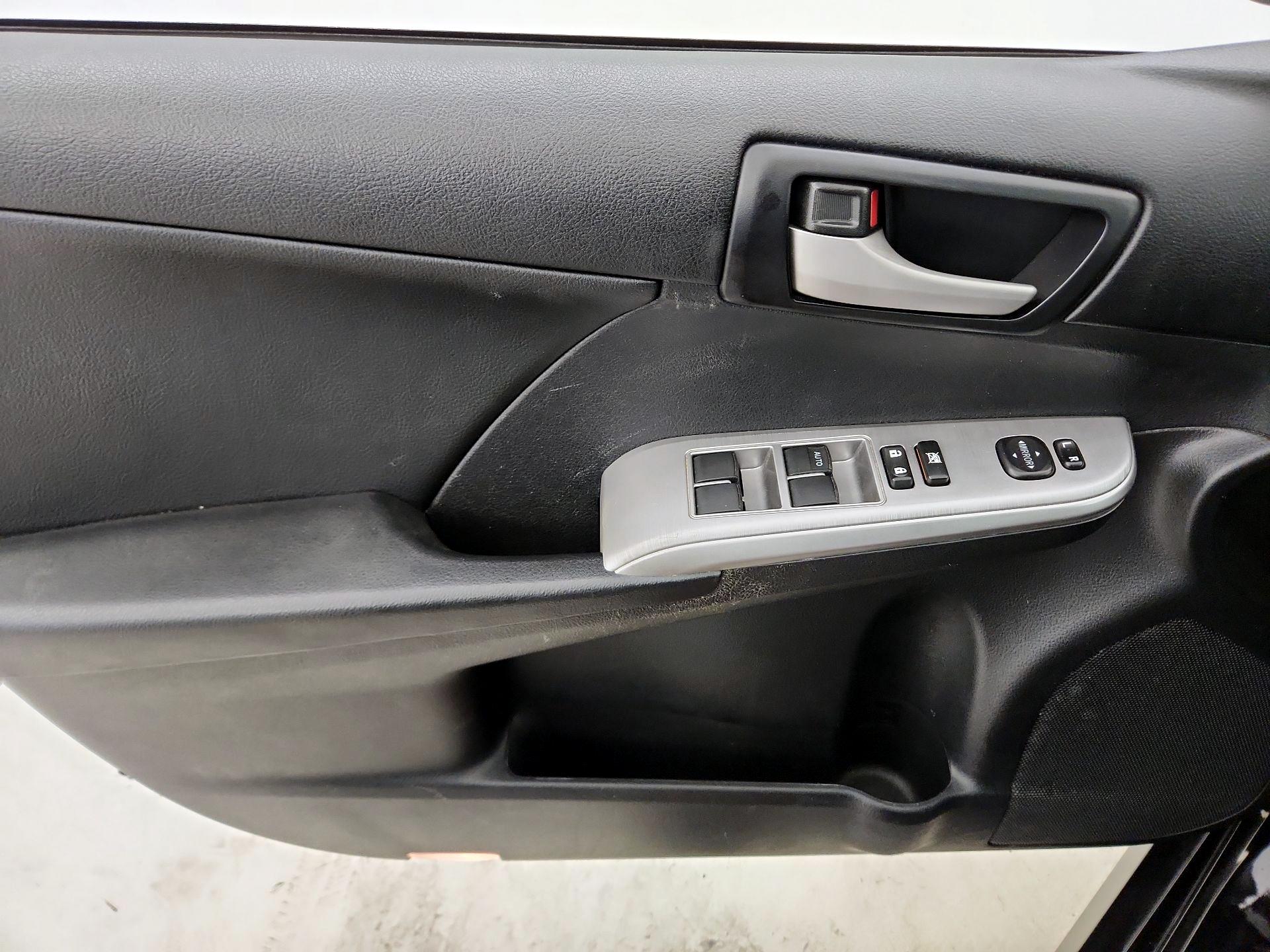 Thumbnail: 2014 Toyota Camry - 12