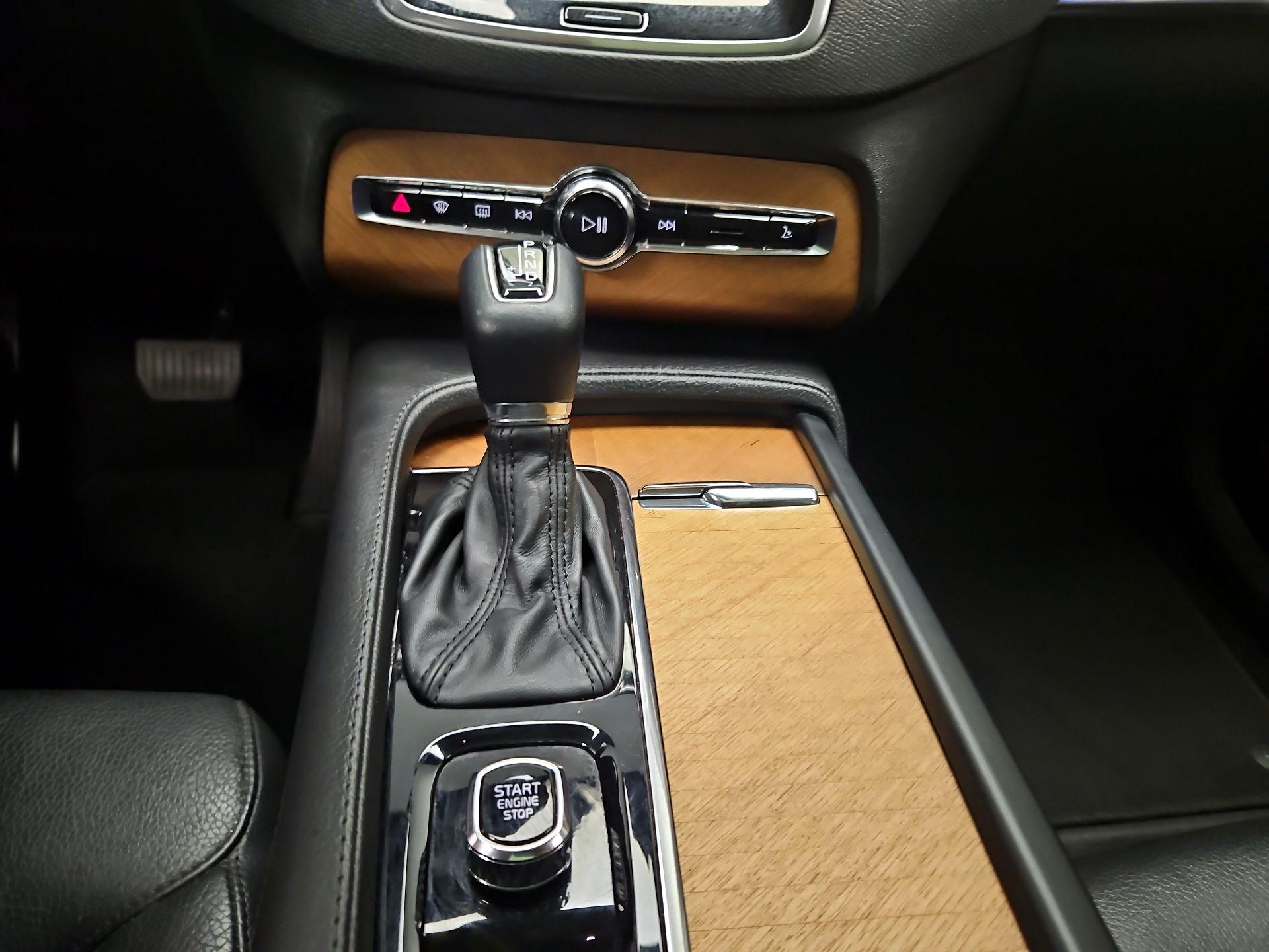 Thumbnail: 2022 Volvo XC90 - 16