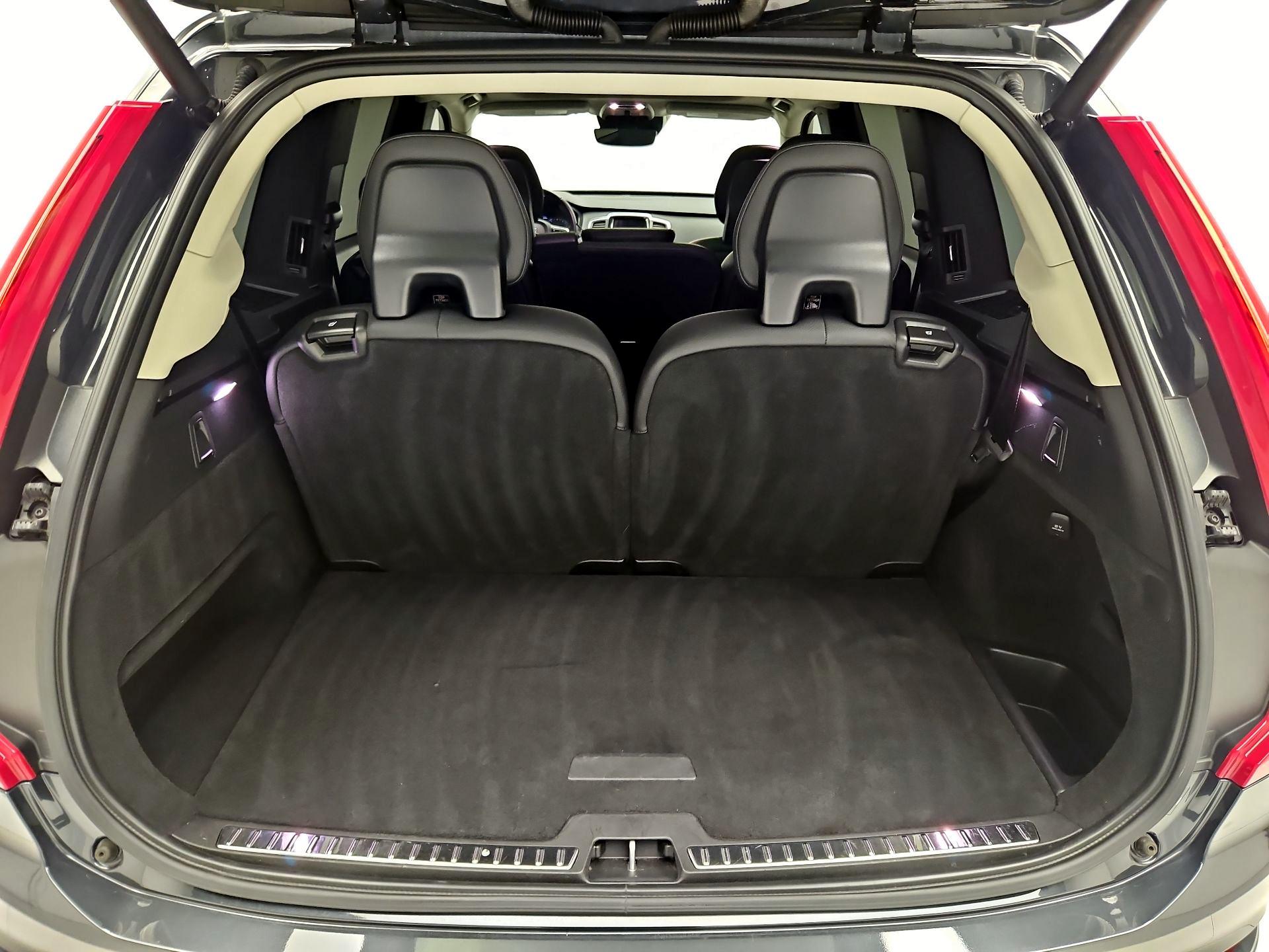 Thumbnail: 2022 Volvo XC90 - 18