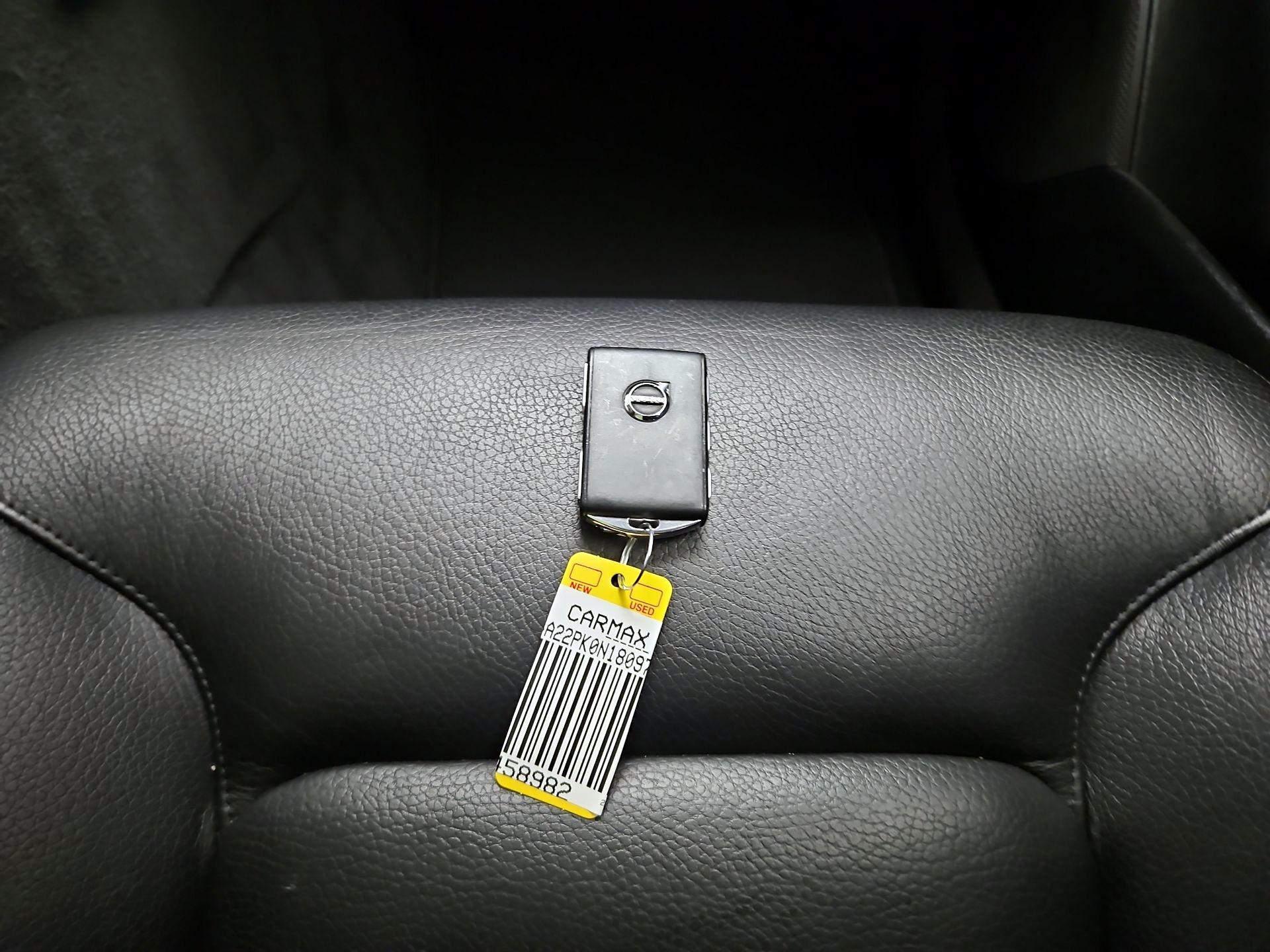 Thumbnail: 2022 Volvo XC90 - 20