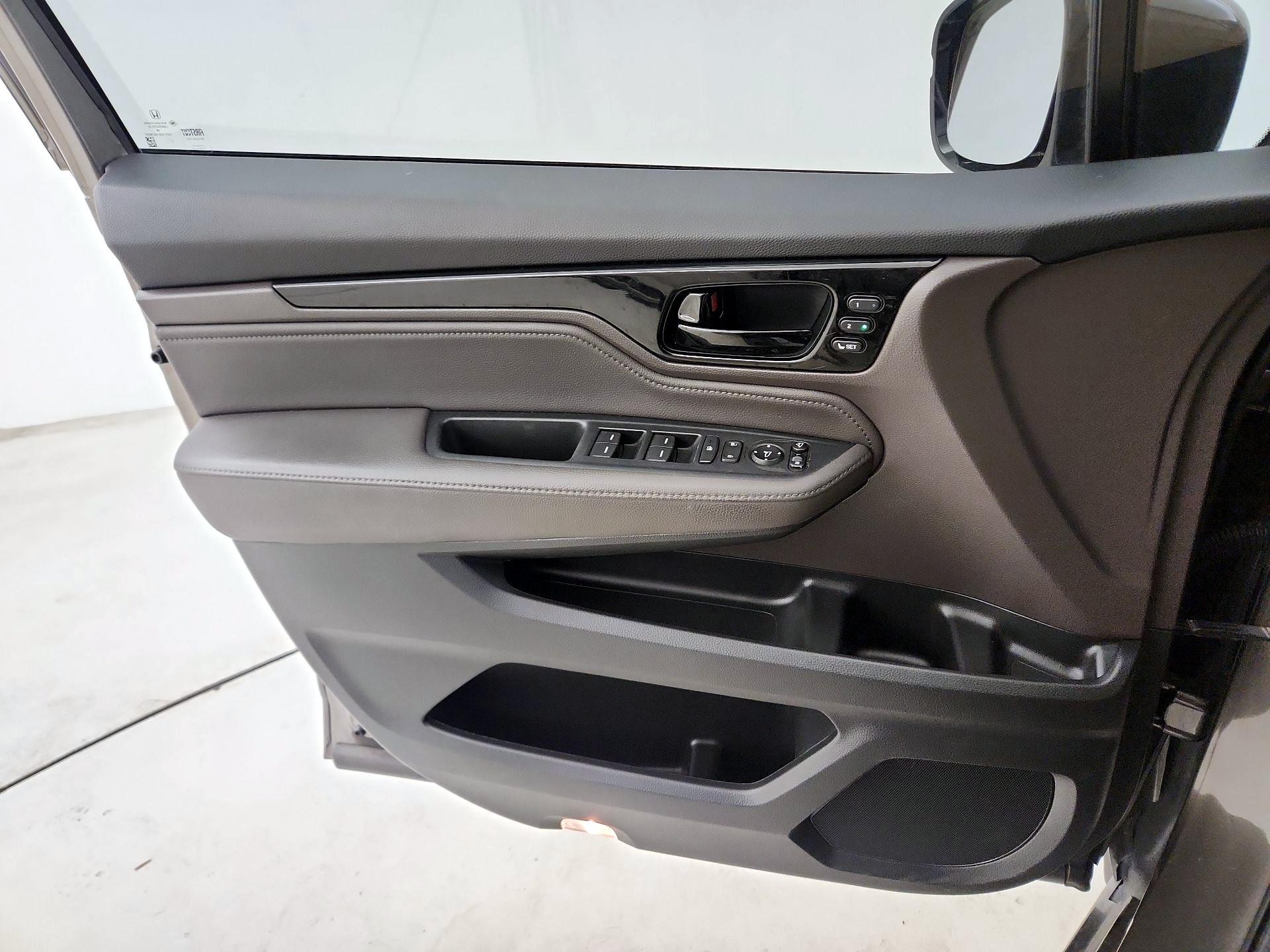 Thumbnail: 2019 Honda Odyssey - 12