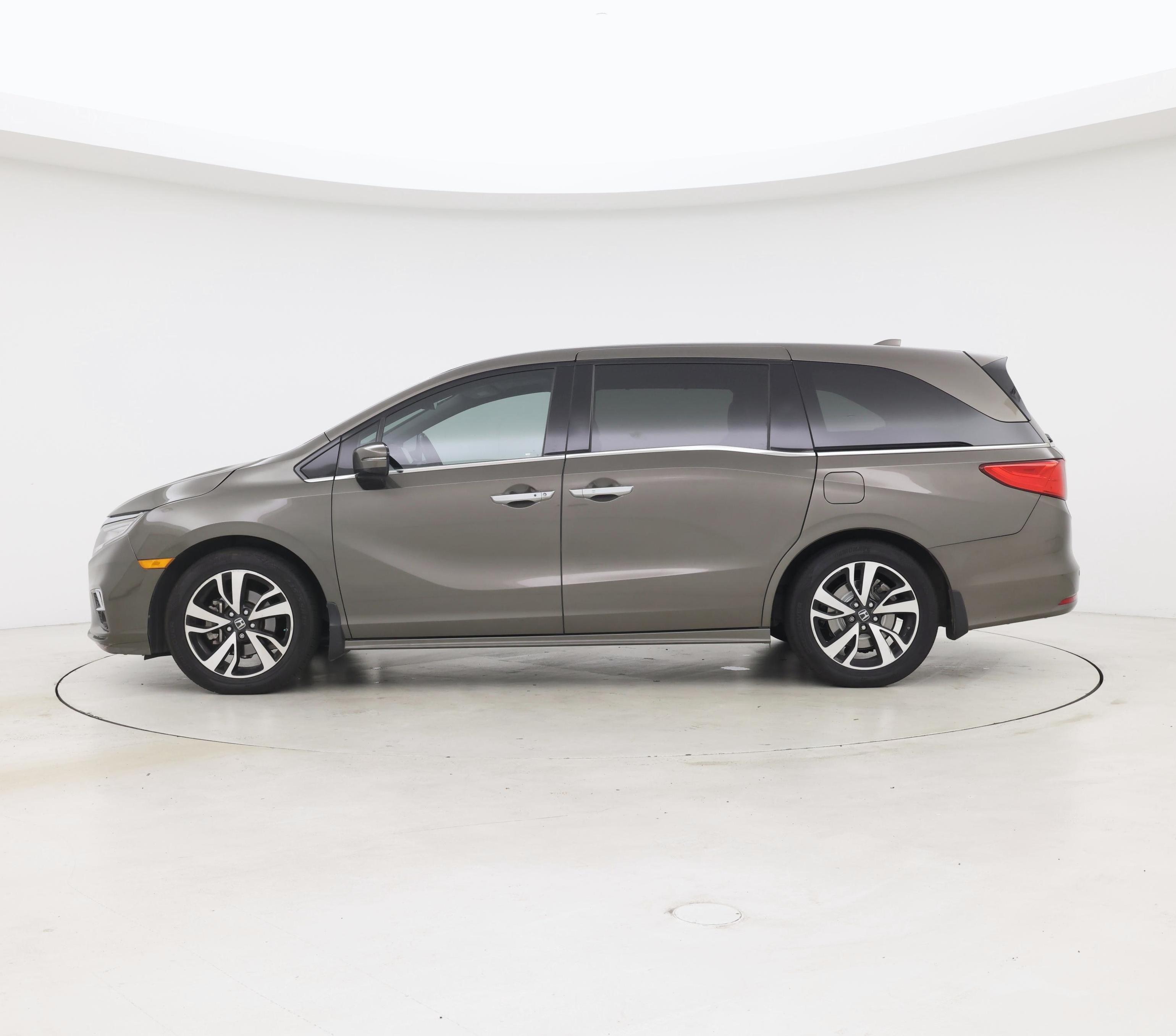 Thumbnail: 2019 Honda Odyssey - 3