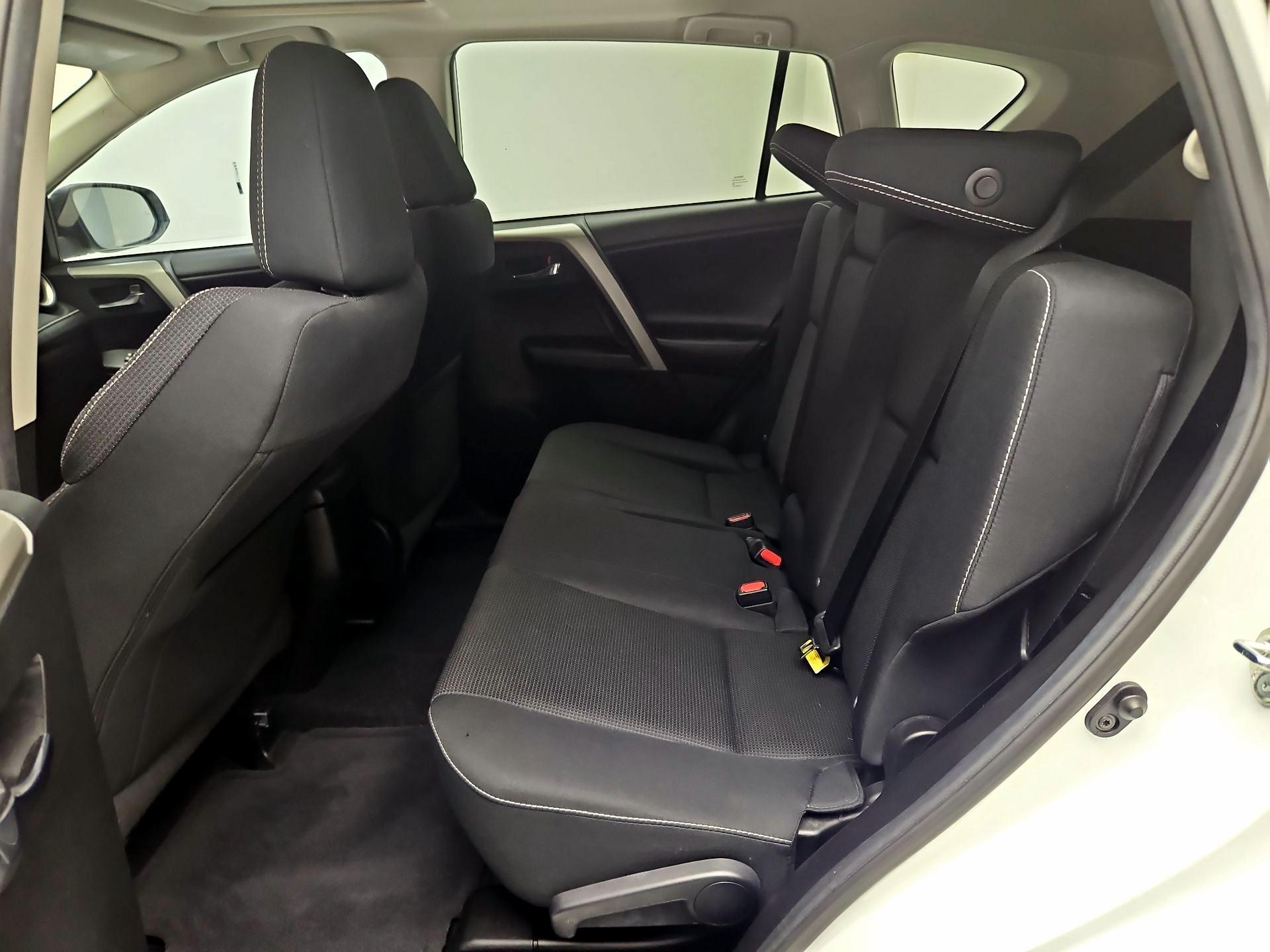 Thumbnail: 2018 Toyota RAV4 - 17