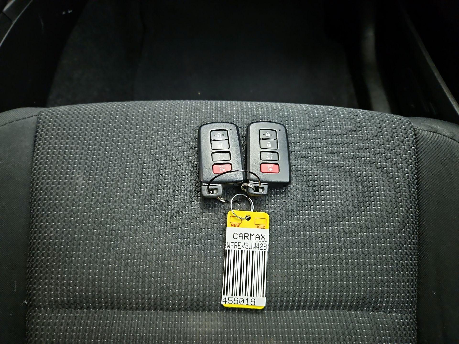 Thumbnail: 2018 Toyota RAV4 - 20