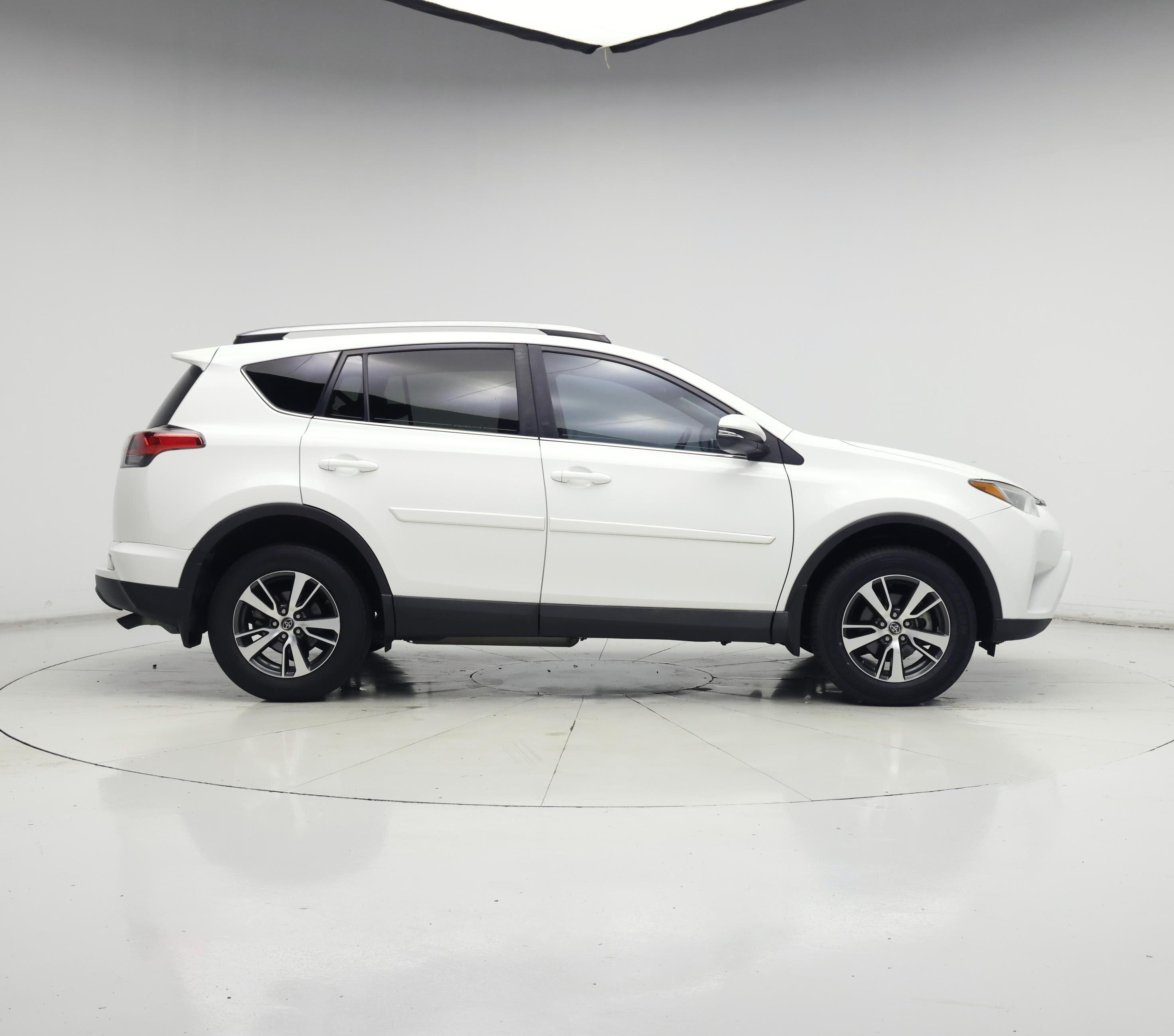 Thumbnail: 2018 Toyota RAV4 - 7