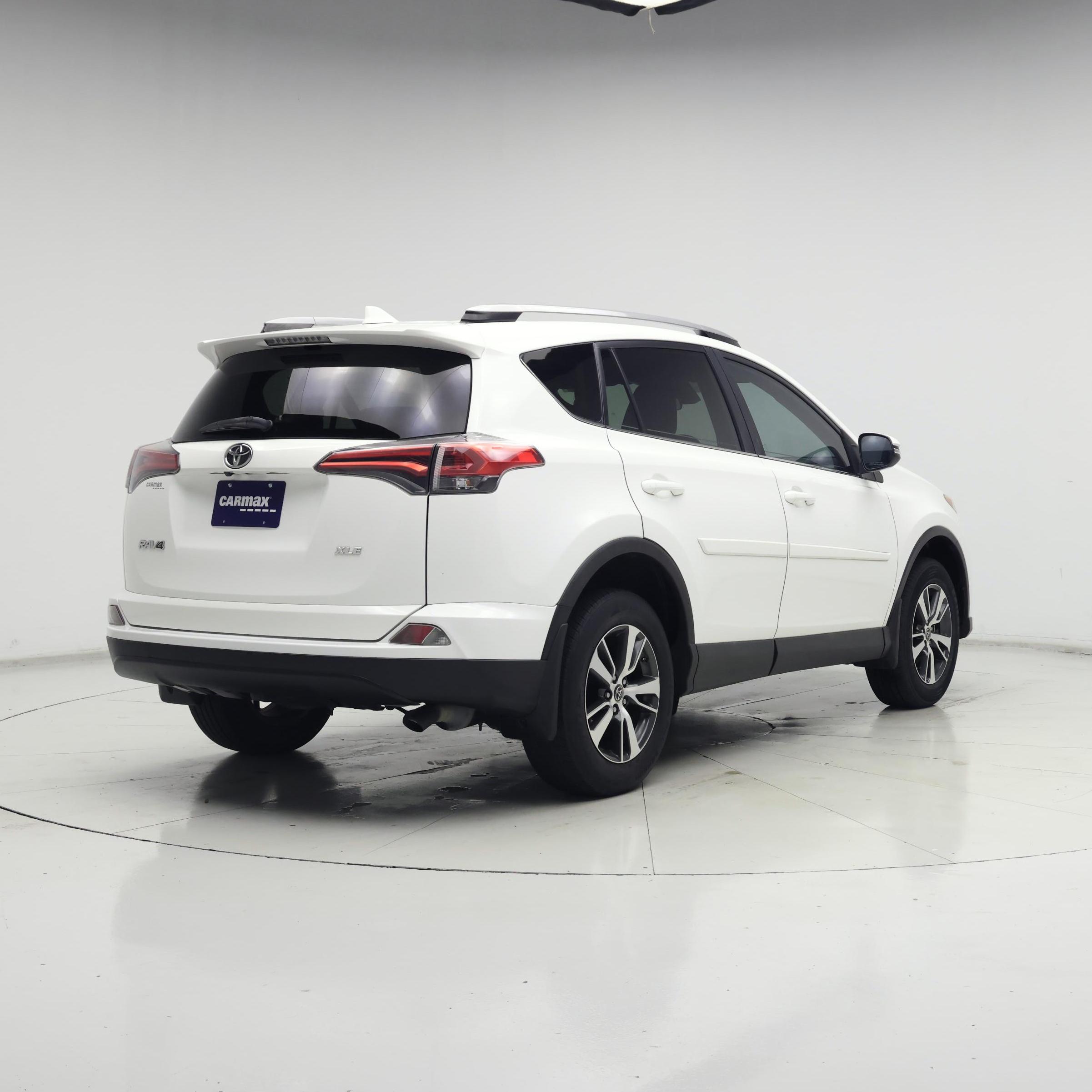 Thumbnail: 2018 Toyota RAV4 - 8