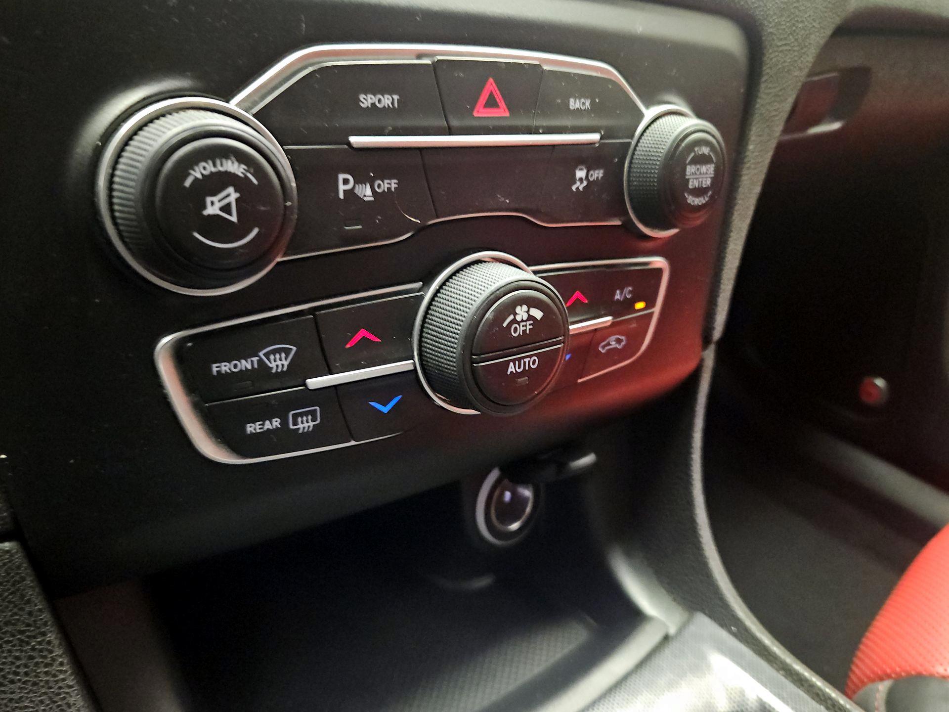 Thumbnail: 2016 Dodge Charger - 16