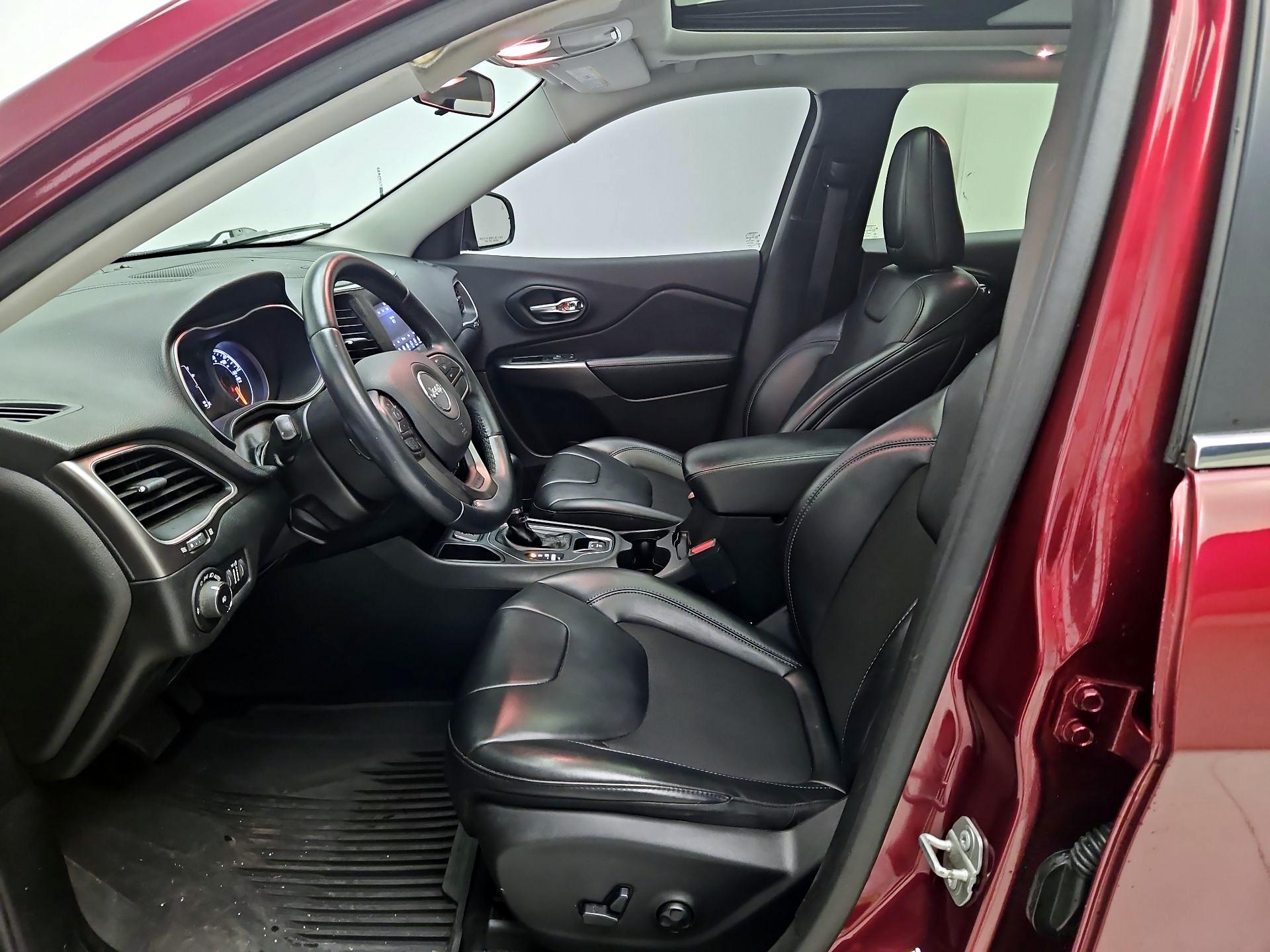 Thumbnail: 2019 Jeep Cherokee - 11