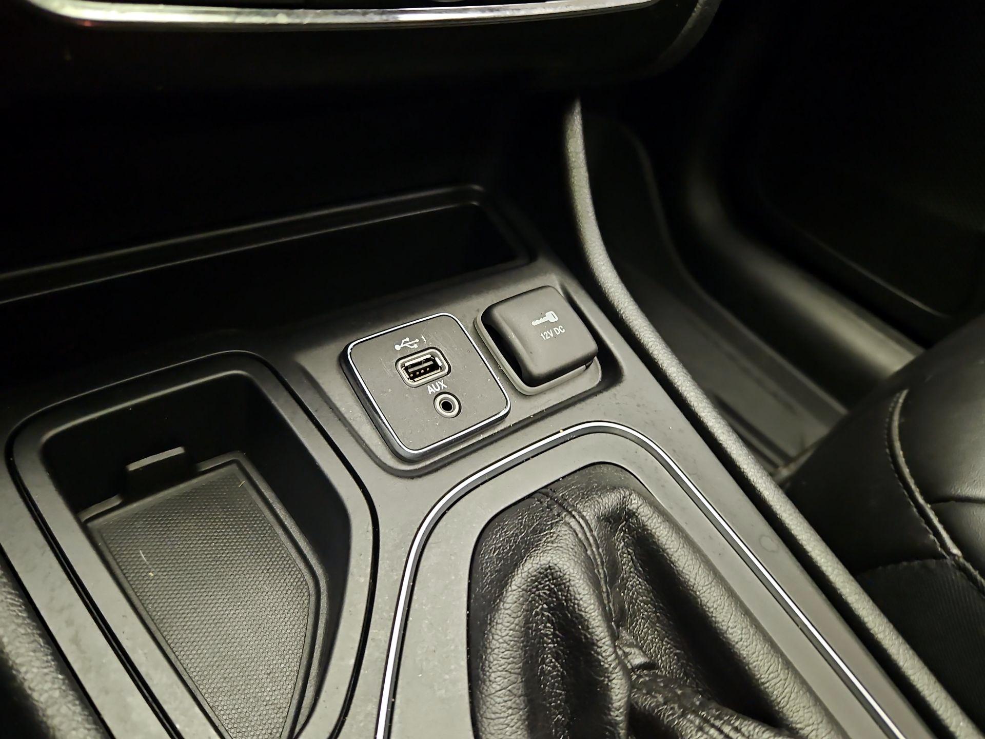 Thumbnail: 2019 Jeep Cherokee - 18