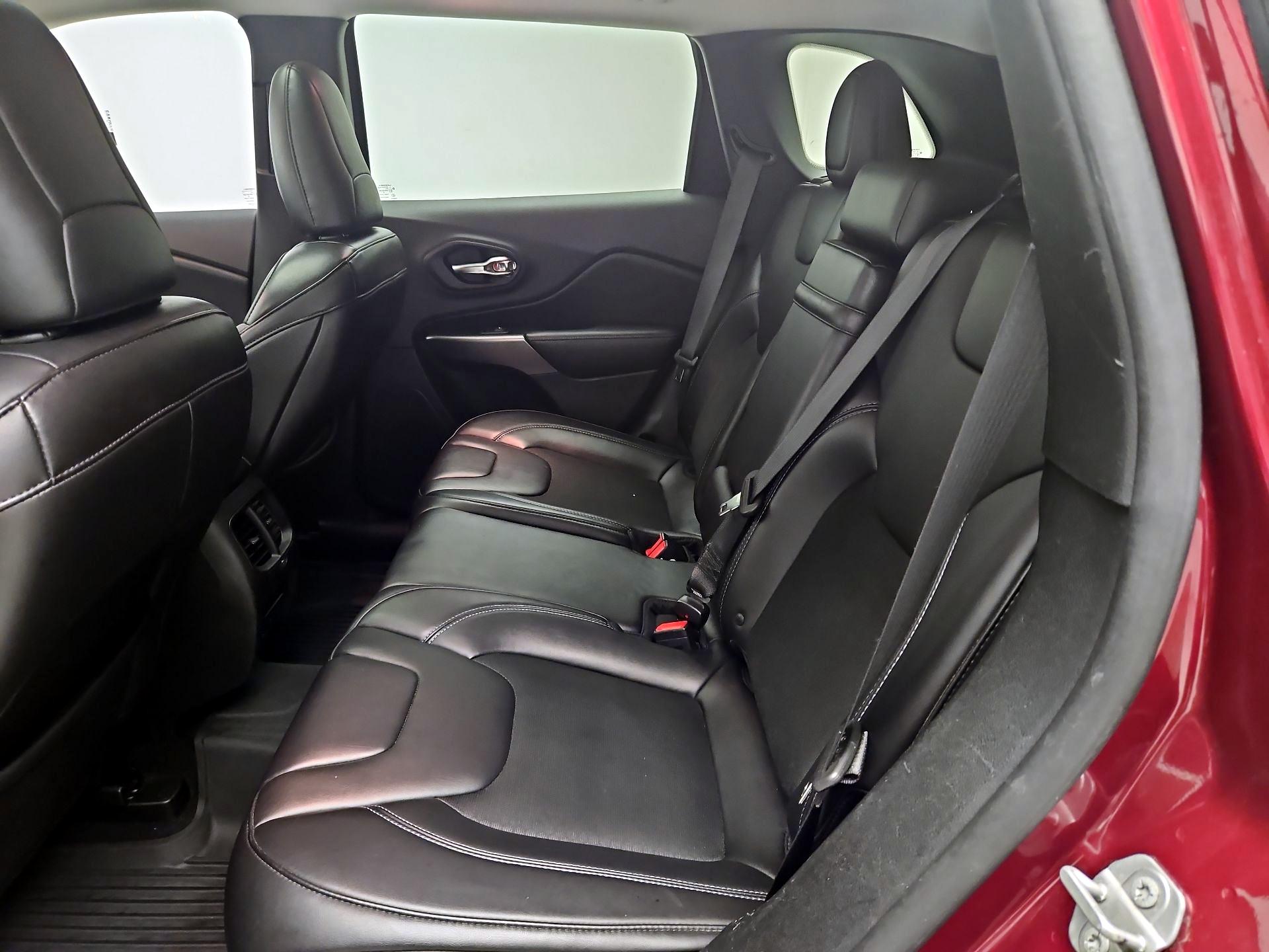 Thumbnail: 2019 Jeep Cherokee - 20