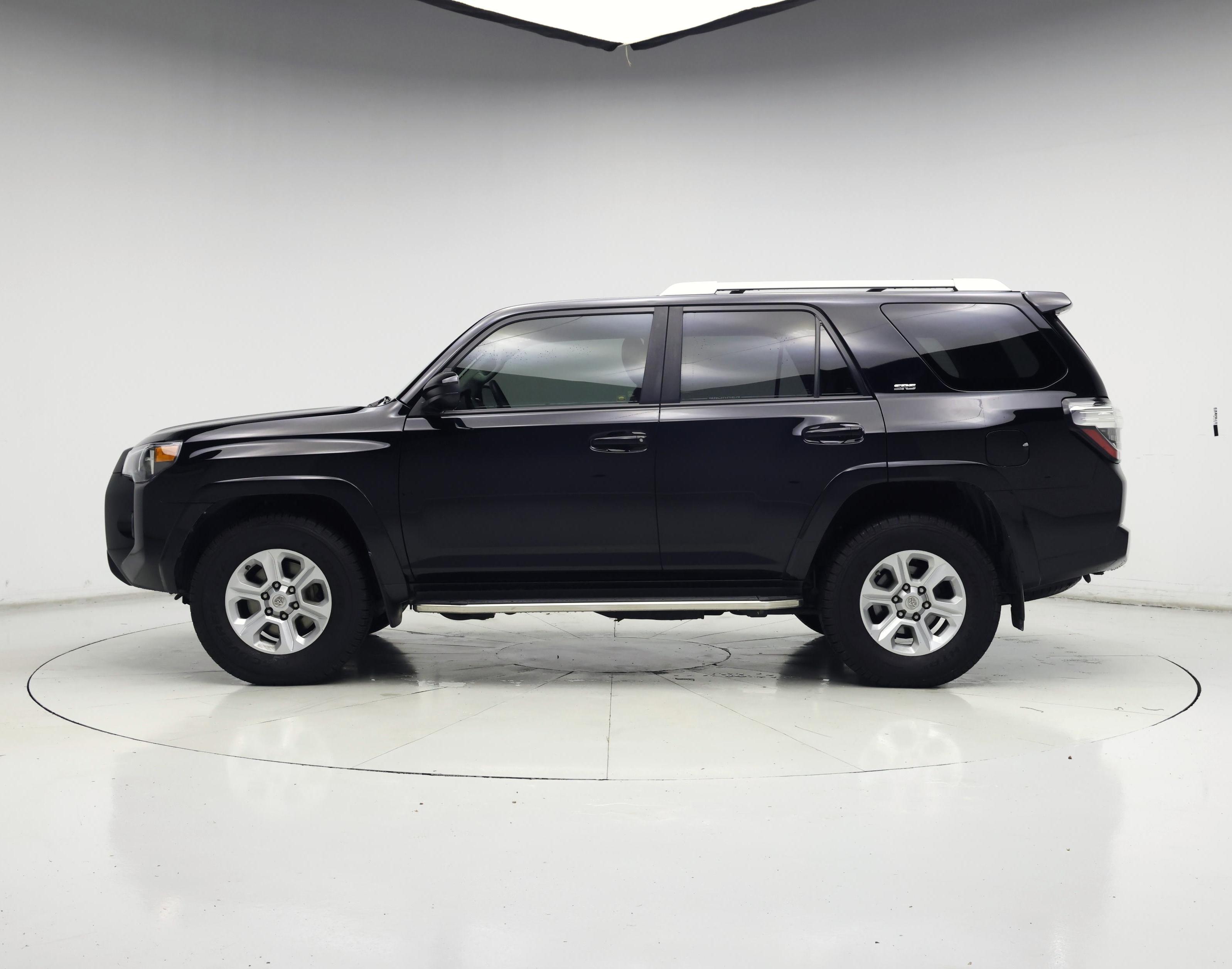 Thumbnail: 2016 Toyota 4Runner - 3