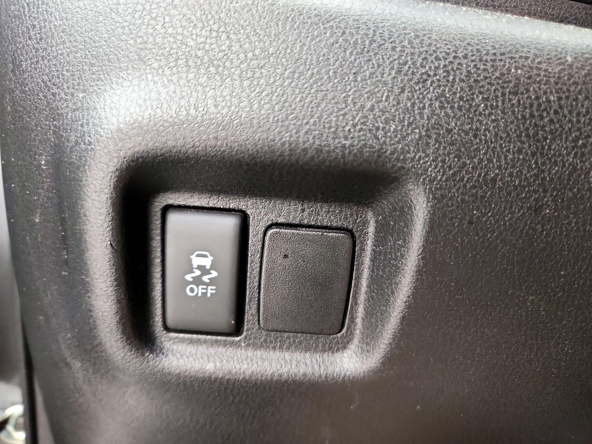 Thumbnail: 2016 Nissan Versa Note - 13