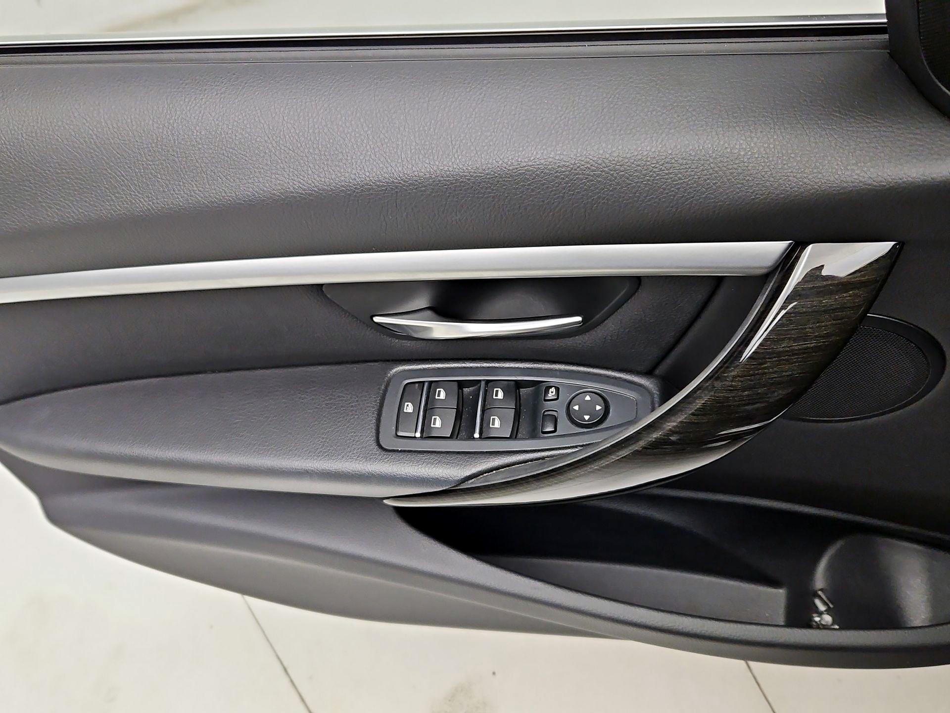 Thumbnail: 2018 BMW 3 Series - 12