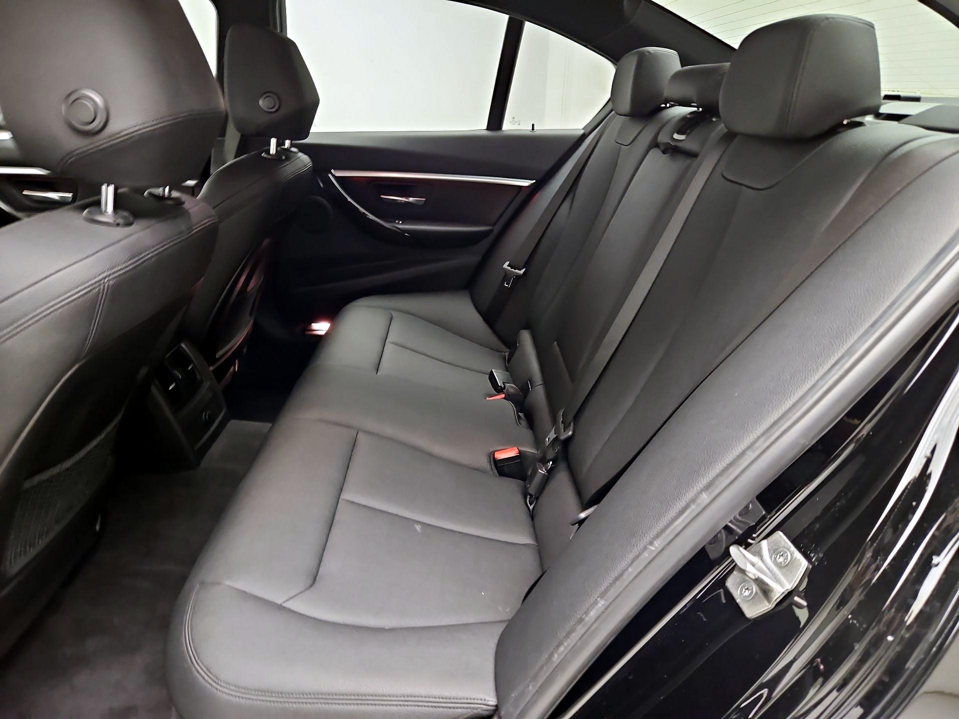 Thumbnail: 2018 BMW 3 Series - 19