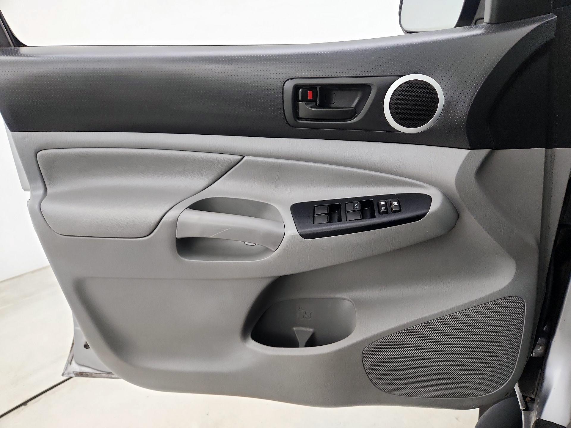 Thumbnail: 2014 Toyota Tacoma - 12