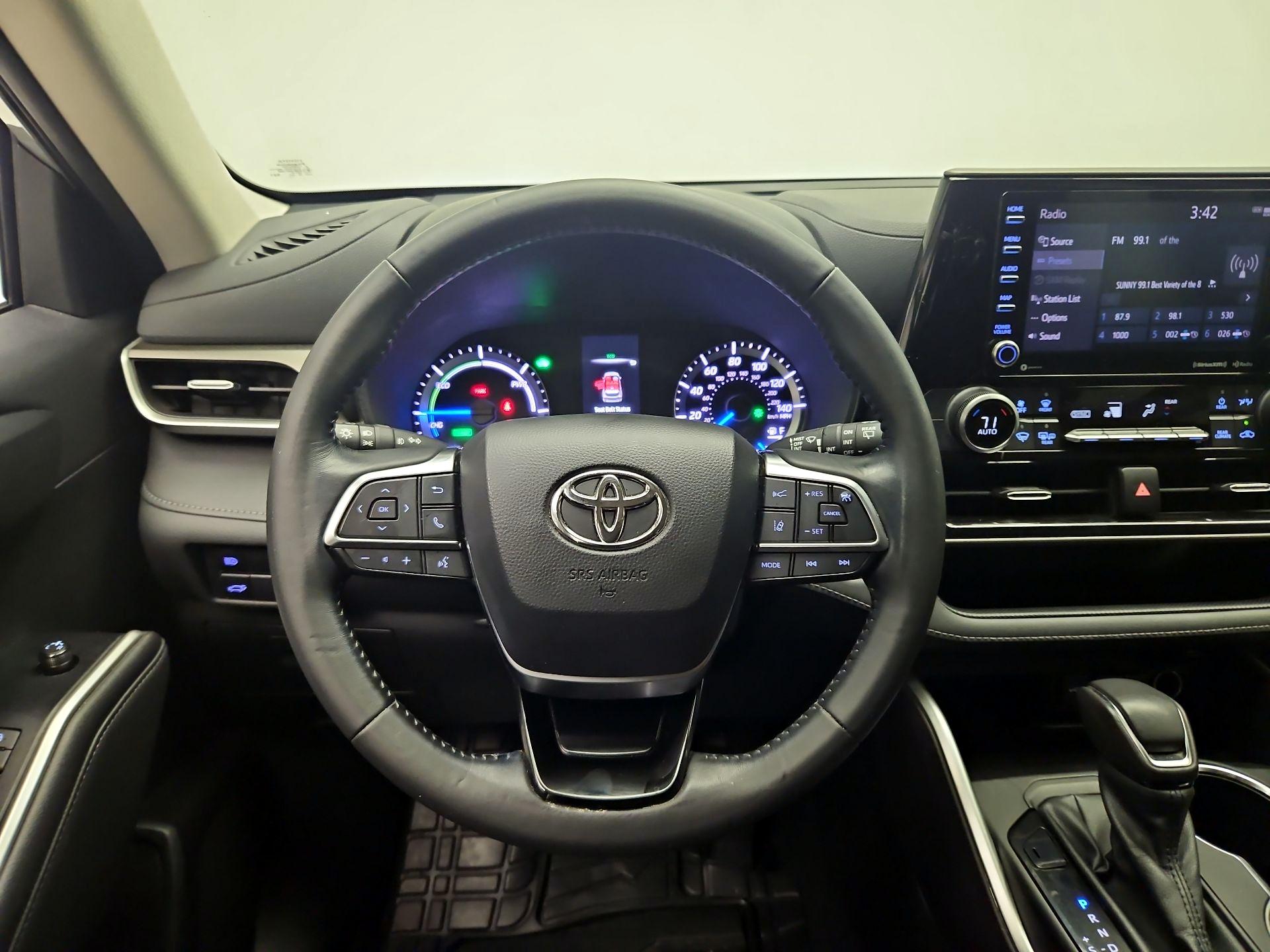 Thumbnail: 2021 Toyota Highlander - 10