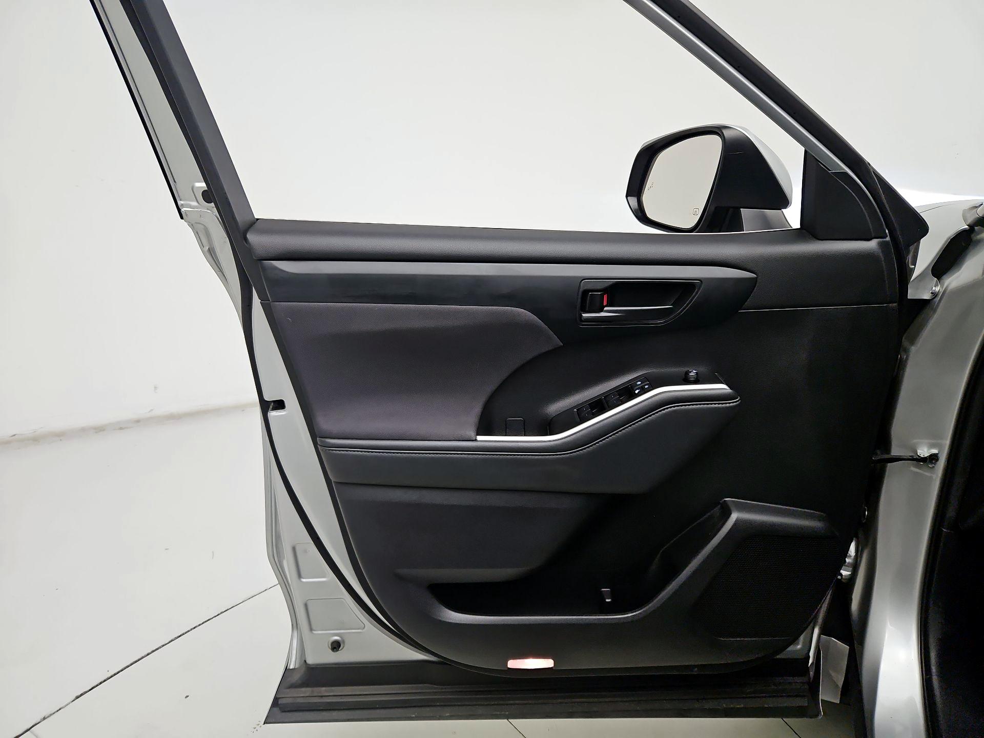 Thumbnail: 2021 Toyota Highlander - 12