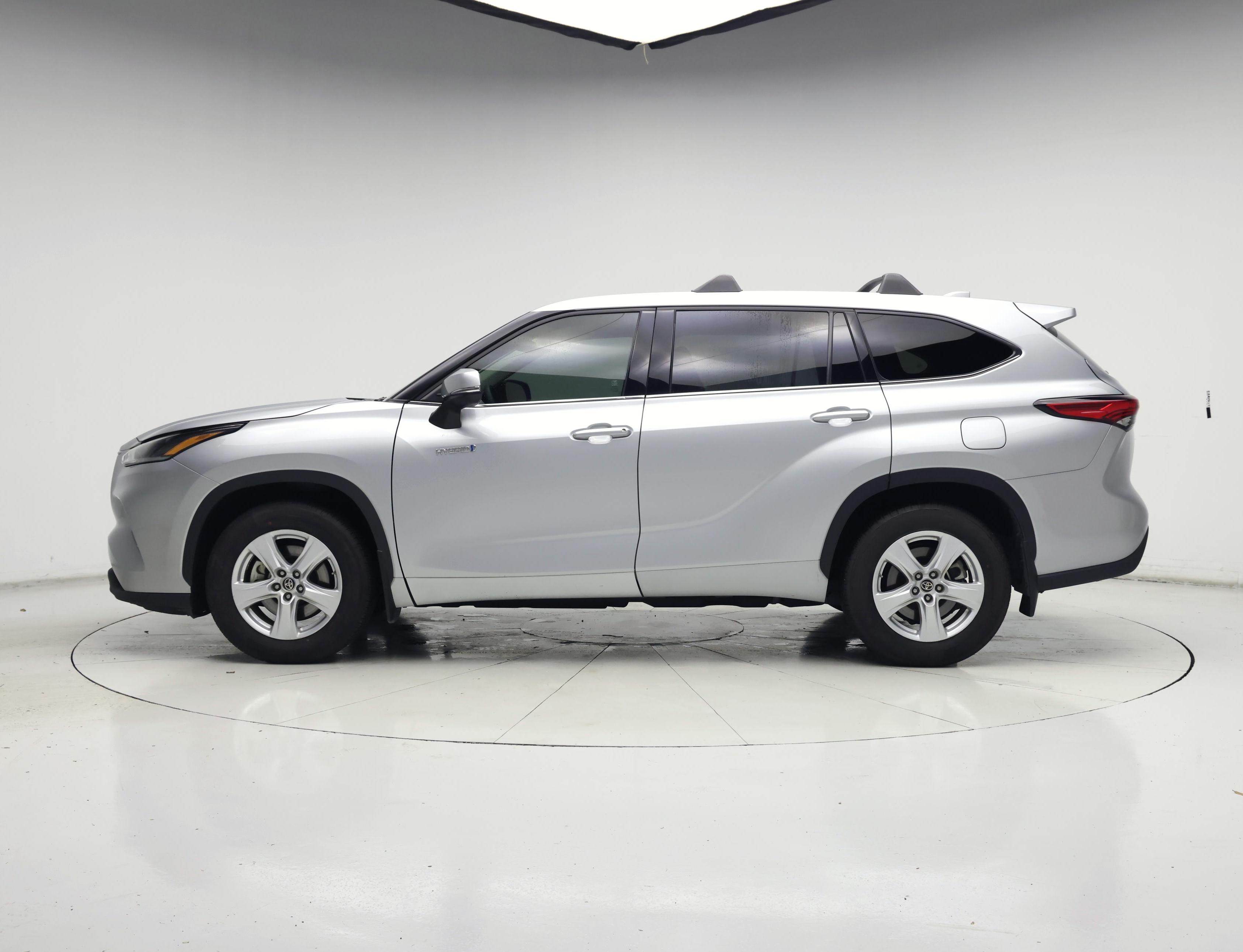 Thumbnail: 2021 Toyota Highlander - 3