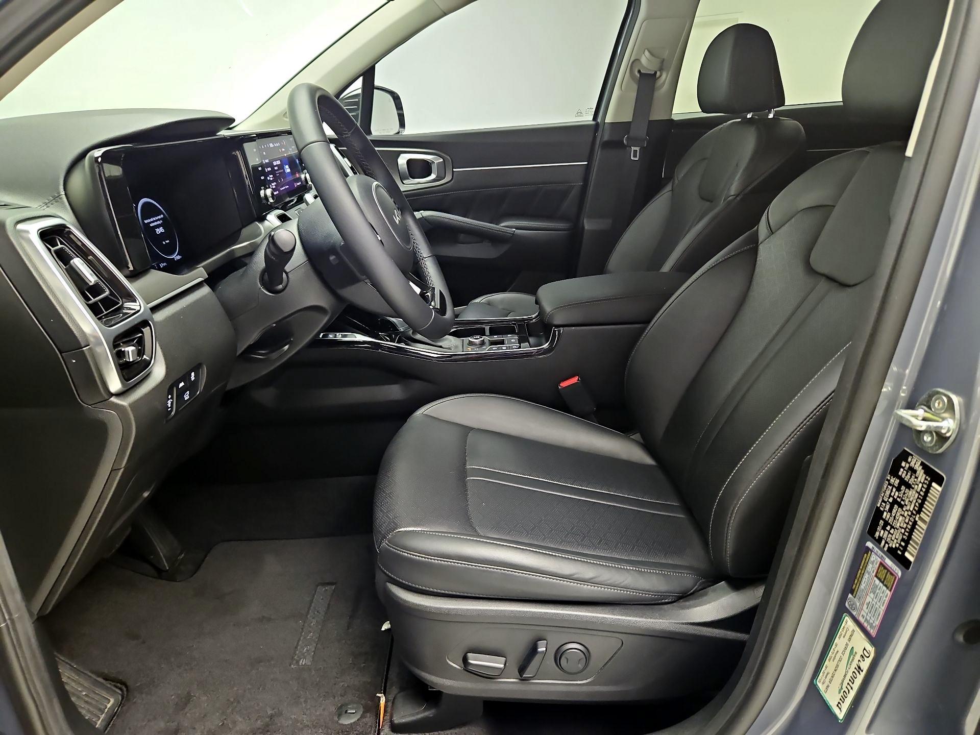 Thumbnail: 2023 Kia Sorento - 11