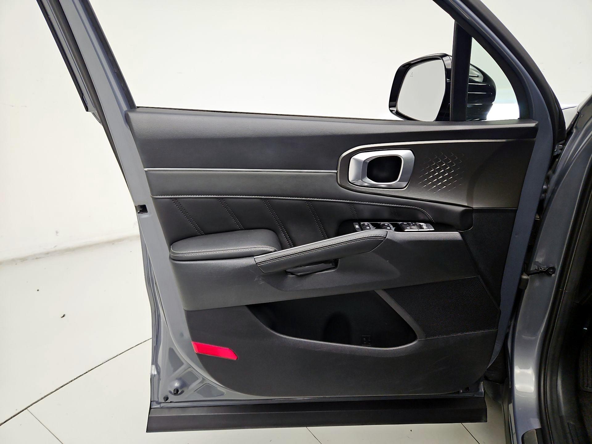 Thumbnail: 2023 Kia Sorento - 12