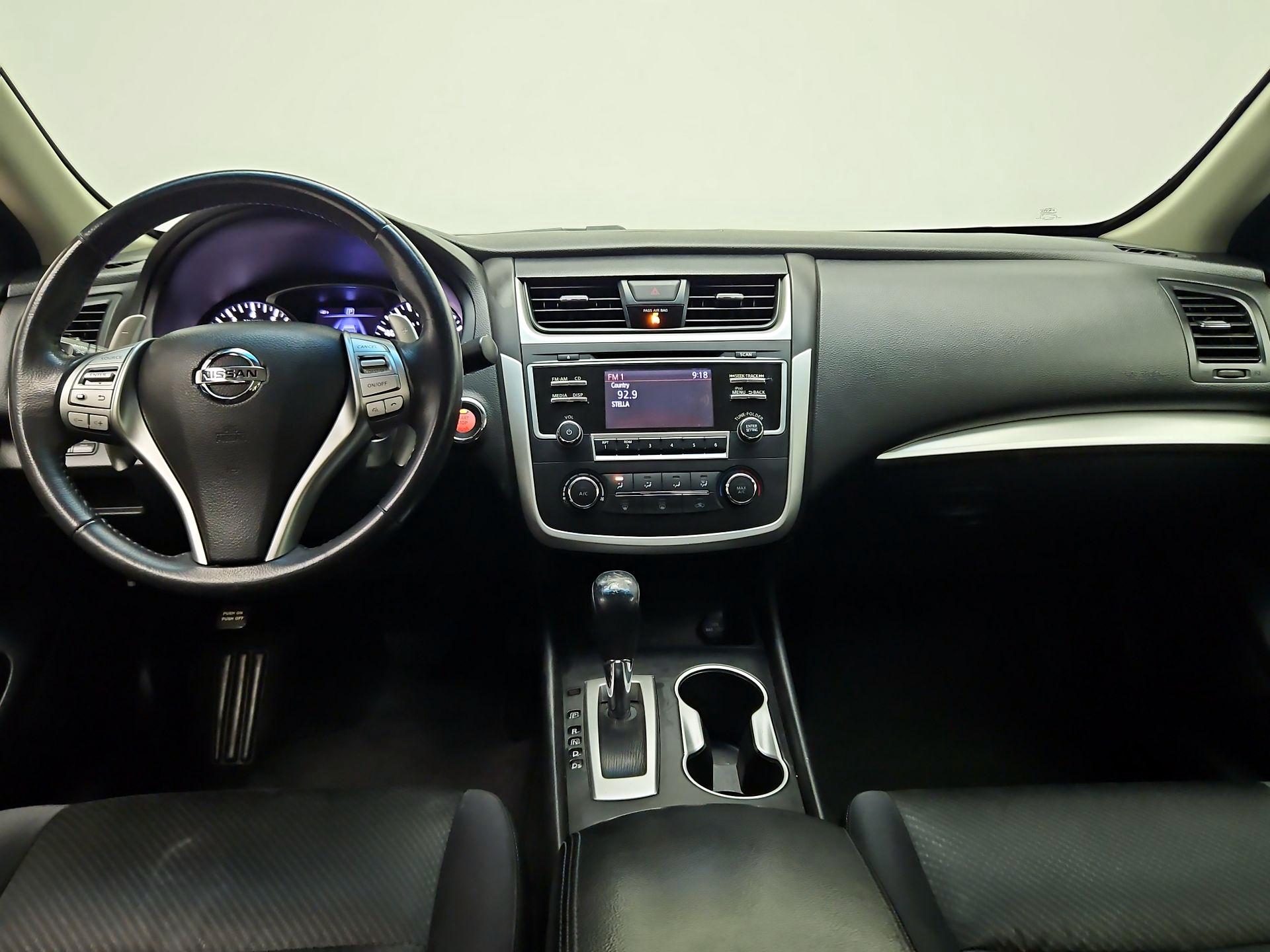 Thumbnail: 2017 Nissan Altima - 9