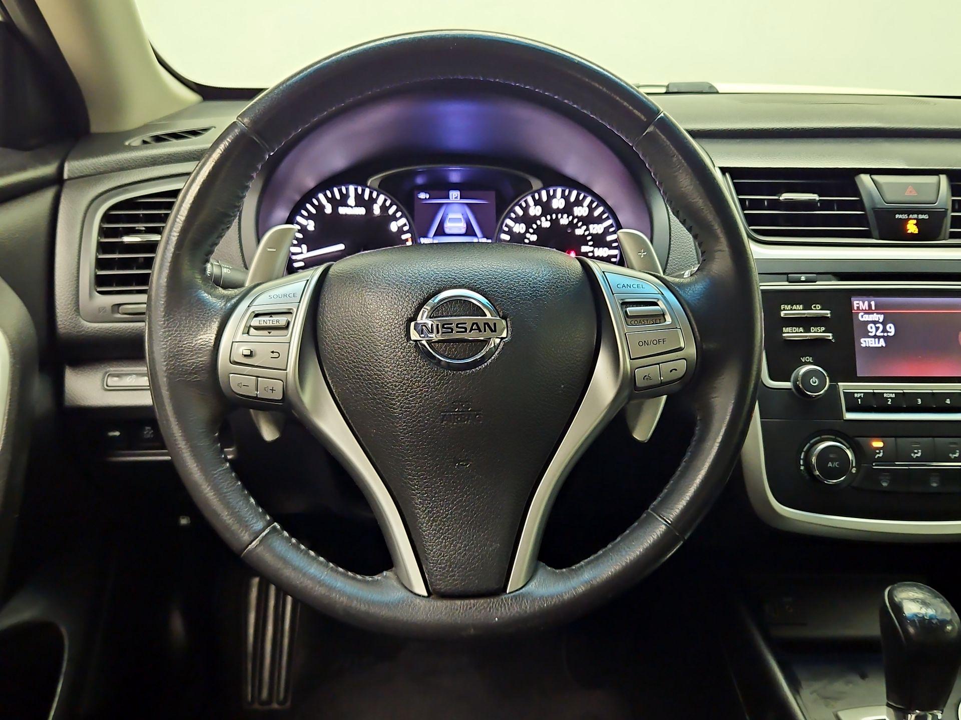 Thumbnail: 2017 Nissan Altima - 10