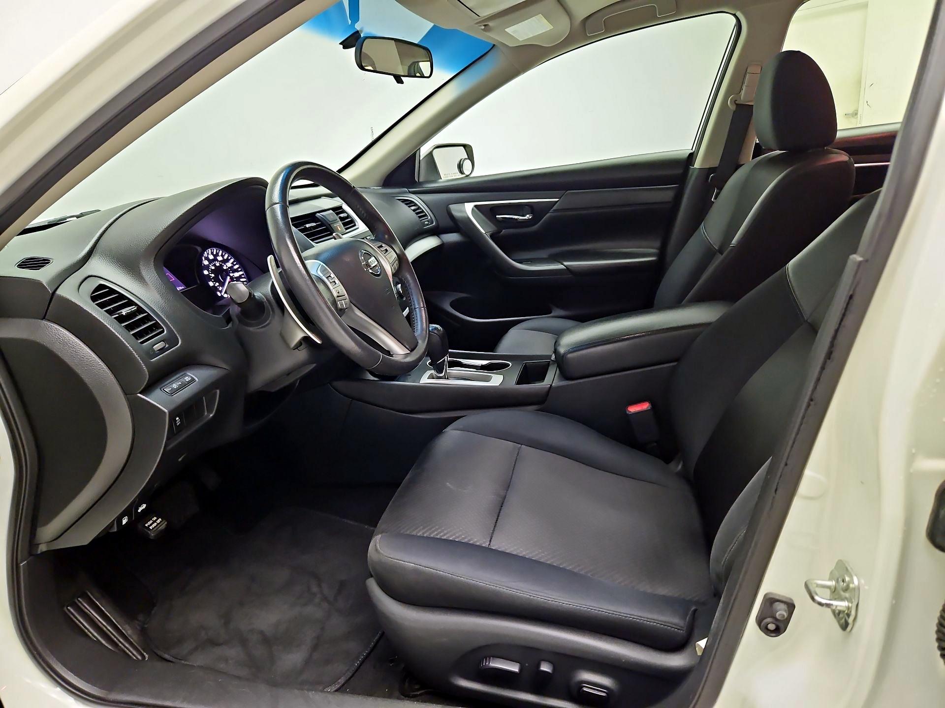 Thumbnail: 2017 Nissan Altima - 11