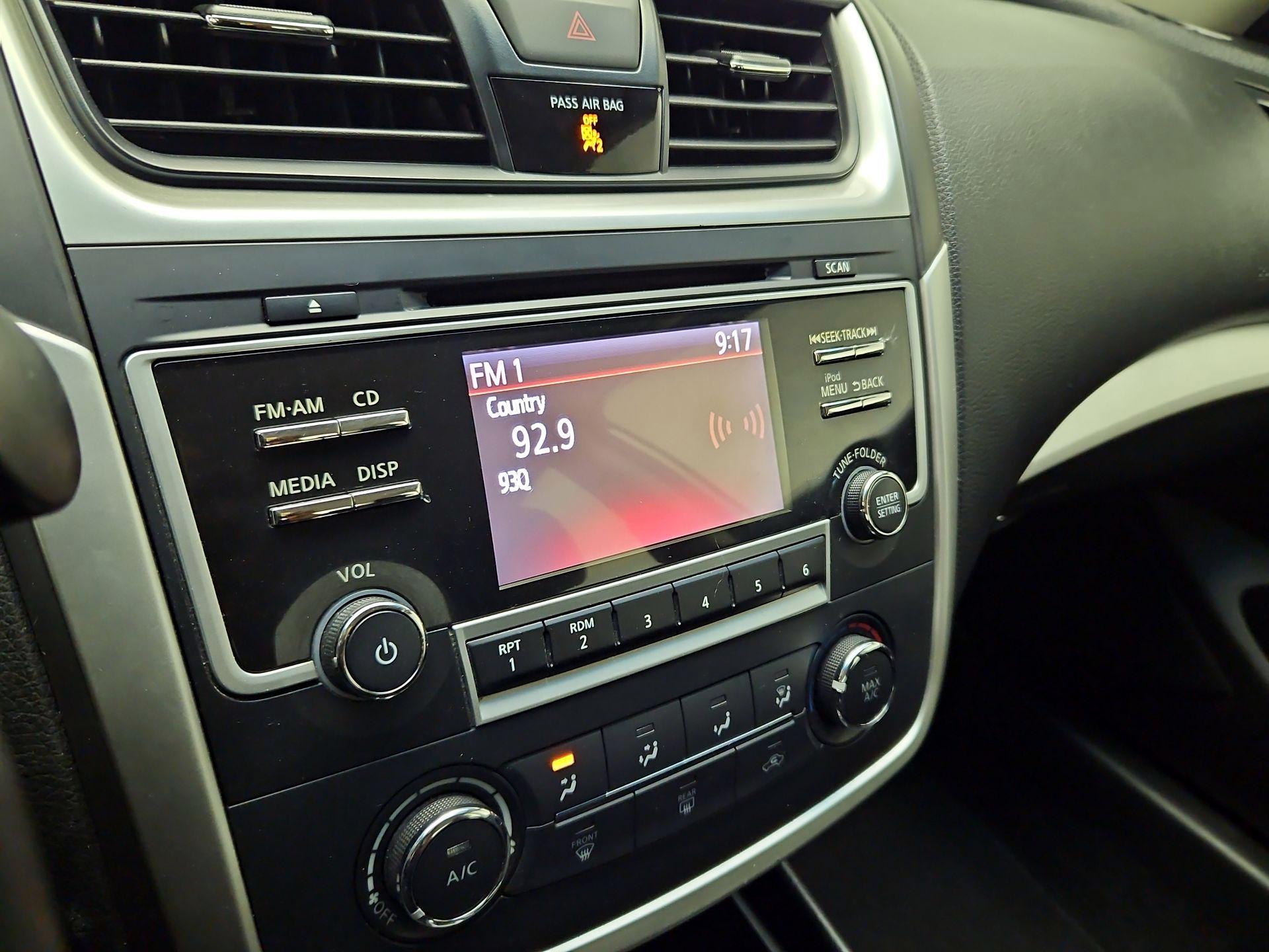 Thumbnail: 2017 Nissan Altima - 15