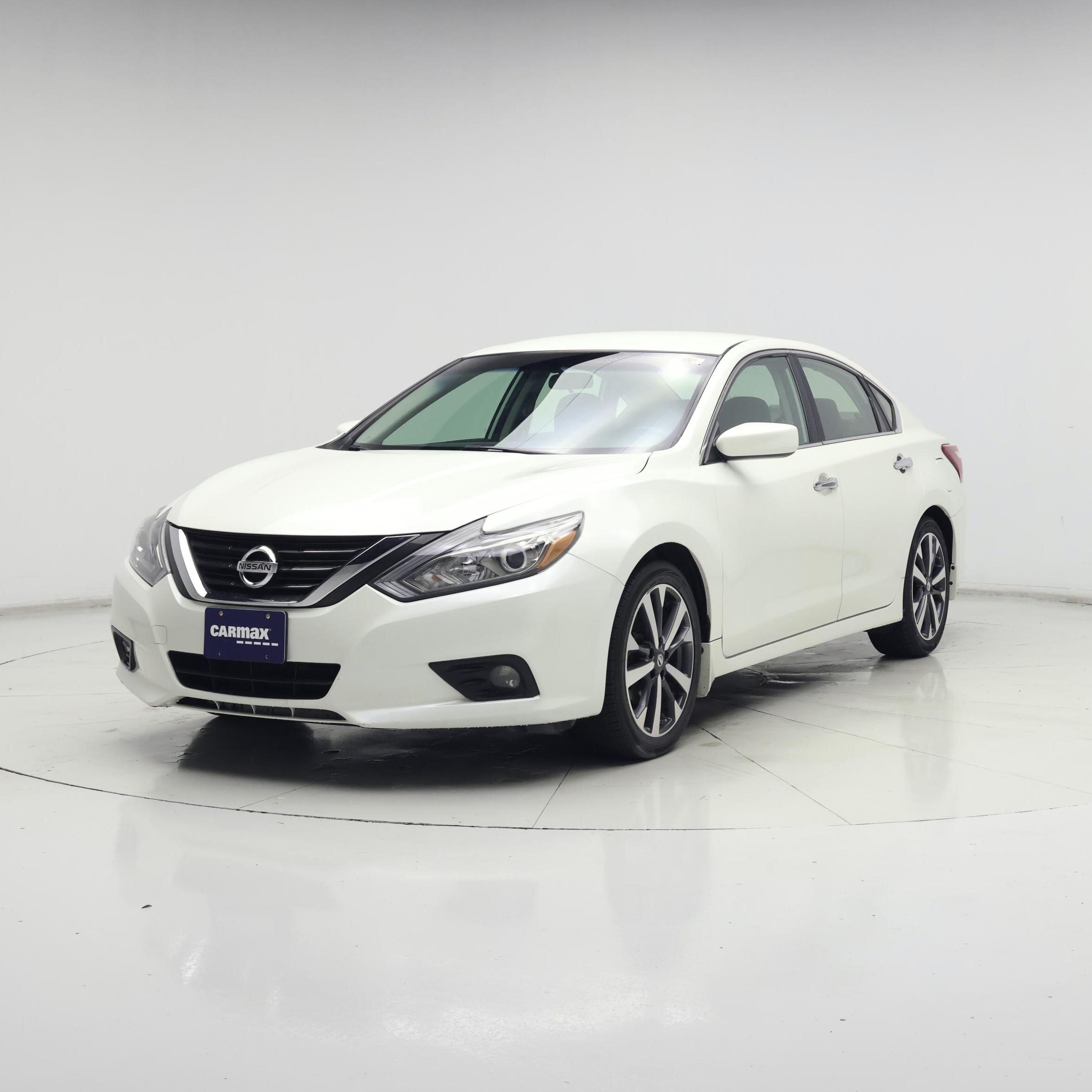 Thumbnail: 2017 Nissan Altima - 4