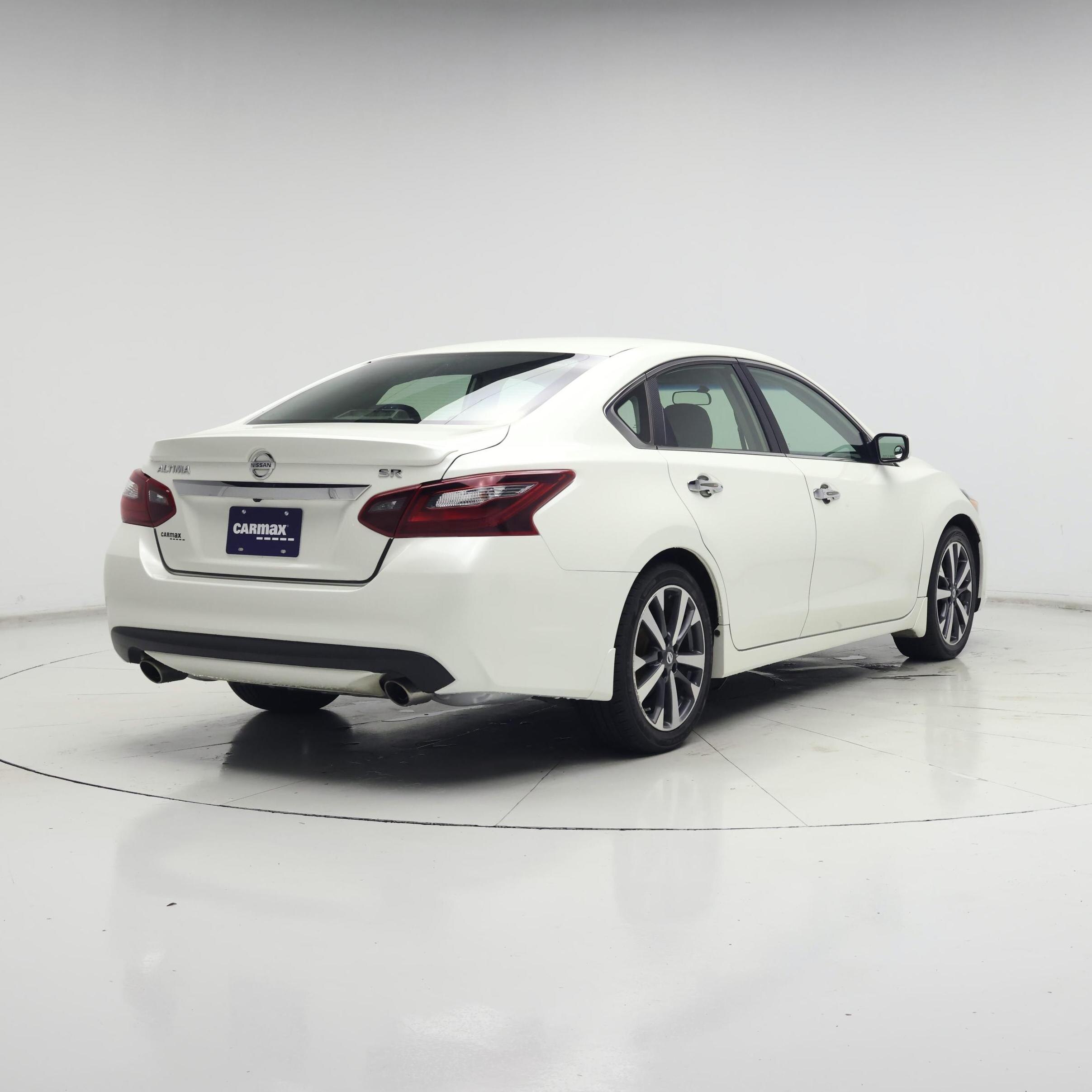 Thumbnail: 2017 Nissan Altima - 8