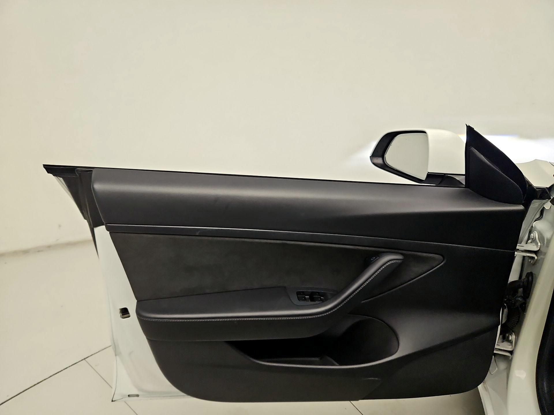 Thumbnail: 2021 Tesla Model 3 - 12