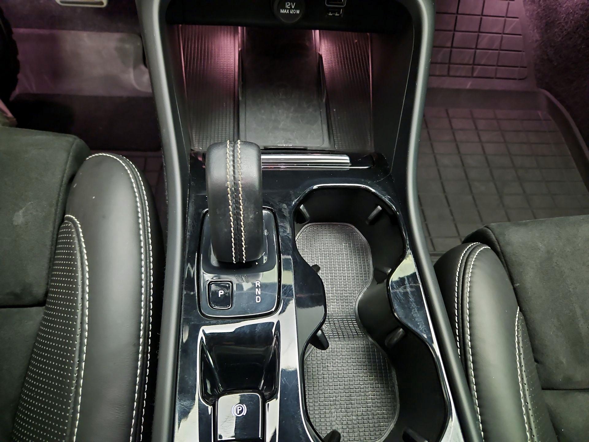 Thumbnail: 2019 Volvo XC40 - 17