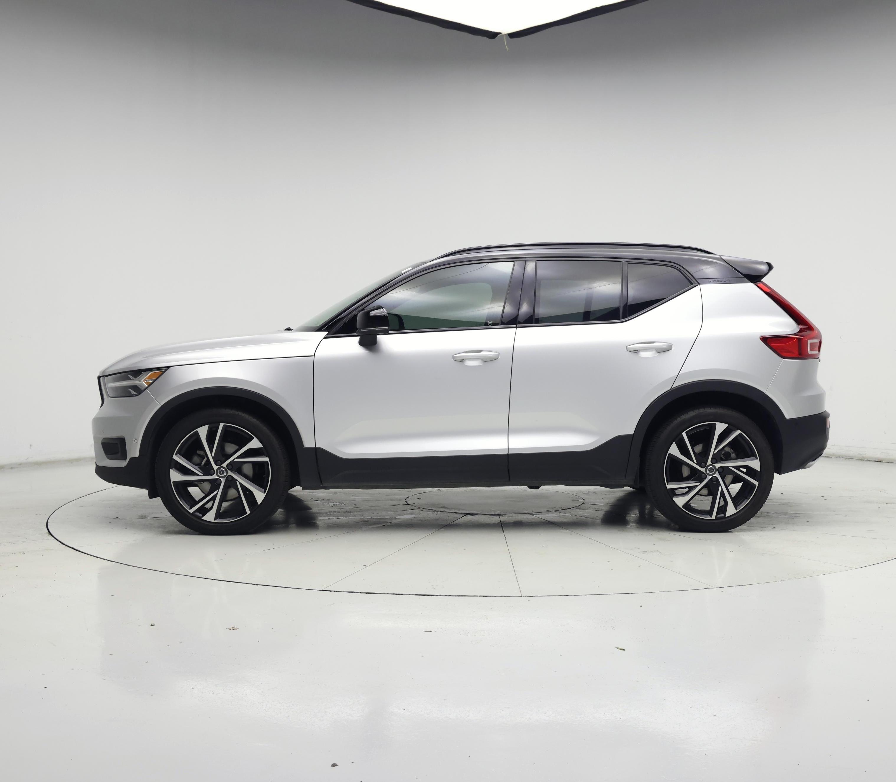 Thumbnail: 2019 Volvo XC40 - 3