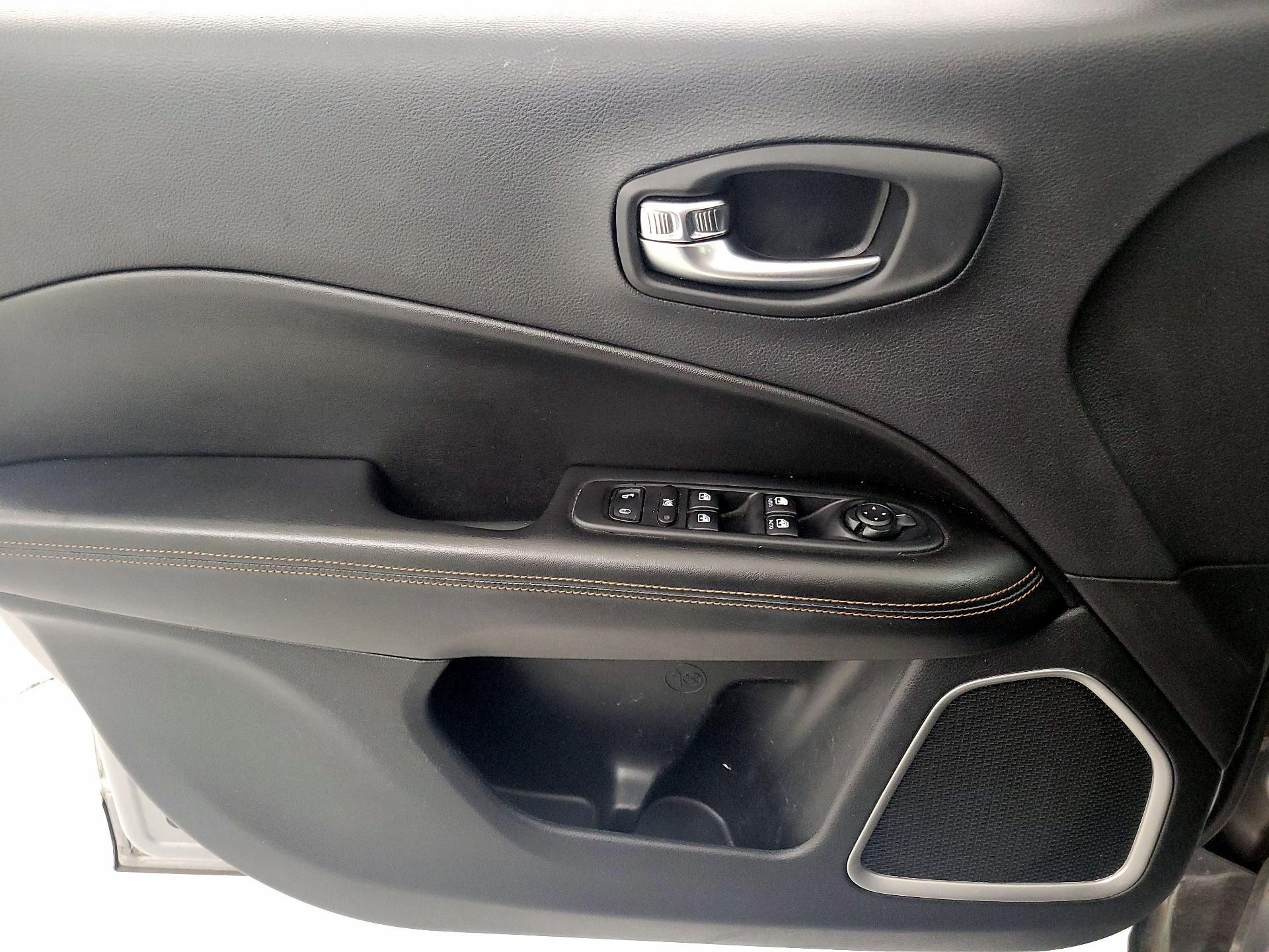 Thumbnail: 2019 Jeep Compass - 12