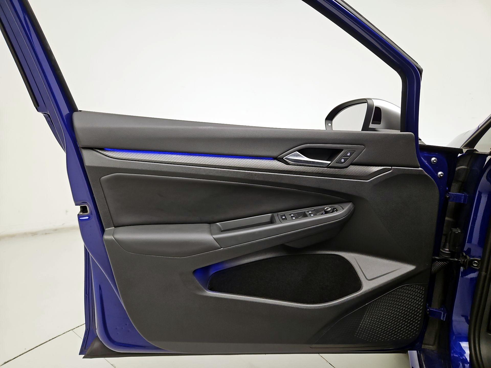 Thumbnail: 2024 Volkswagen Golf - 12