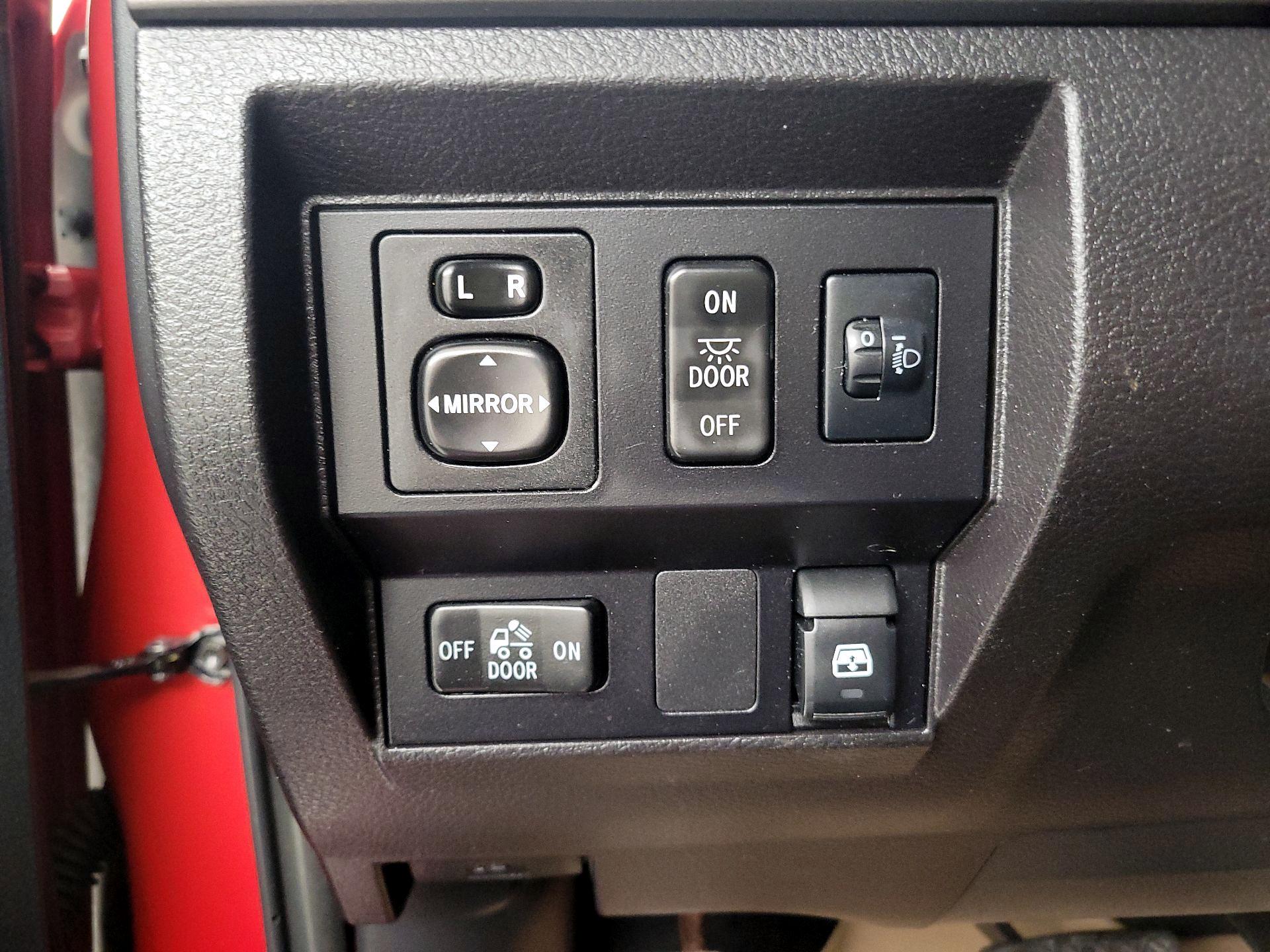 Thumbnail: 2016 Toyota Tundra - 13