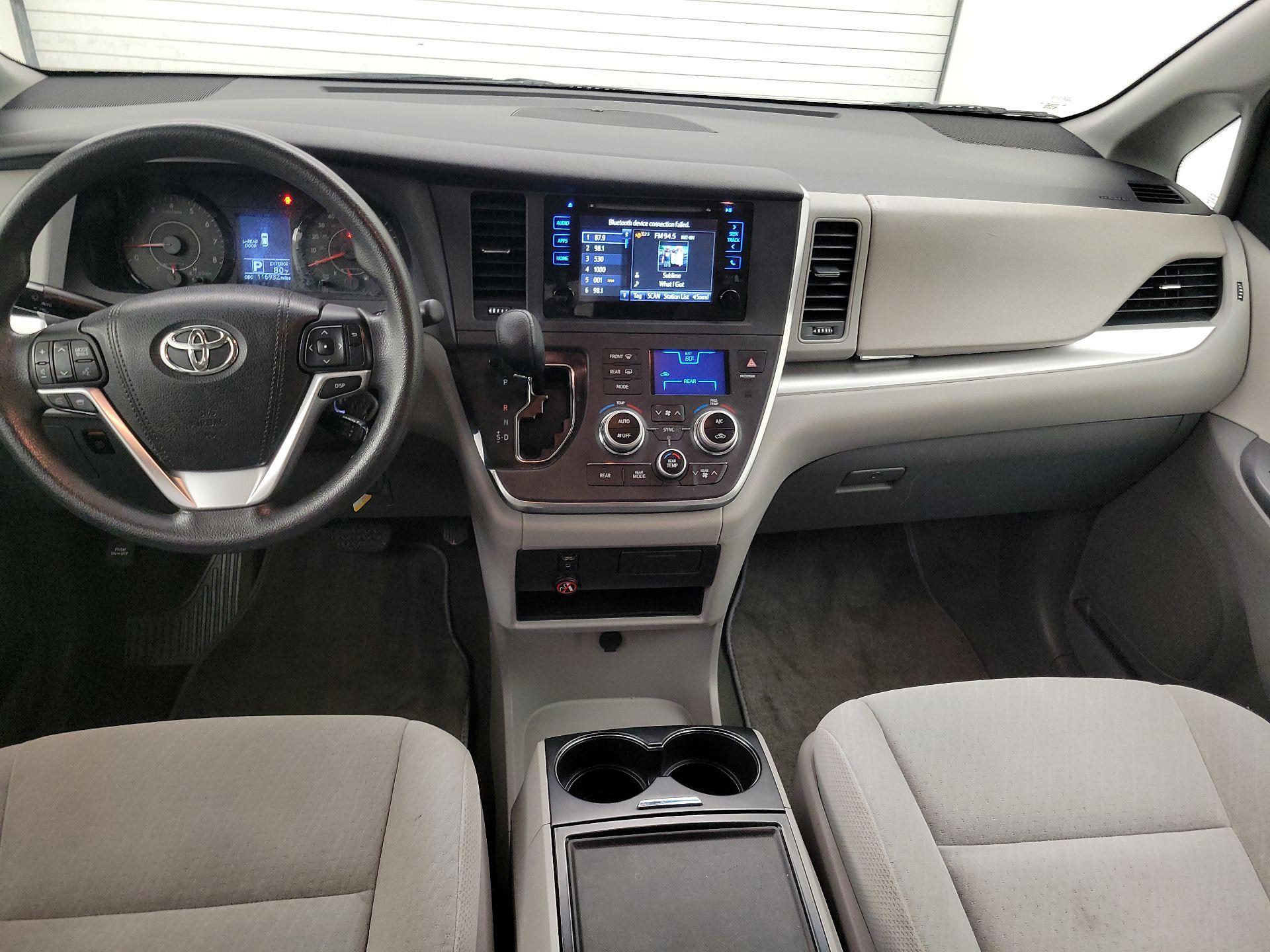 Thumbnail: 2015 Toyota Sienna - 9