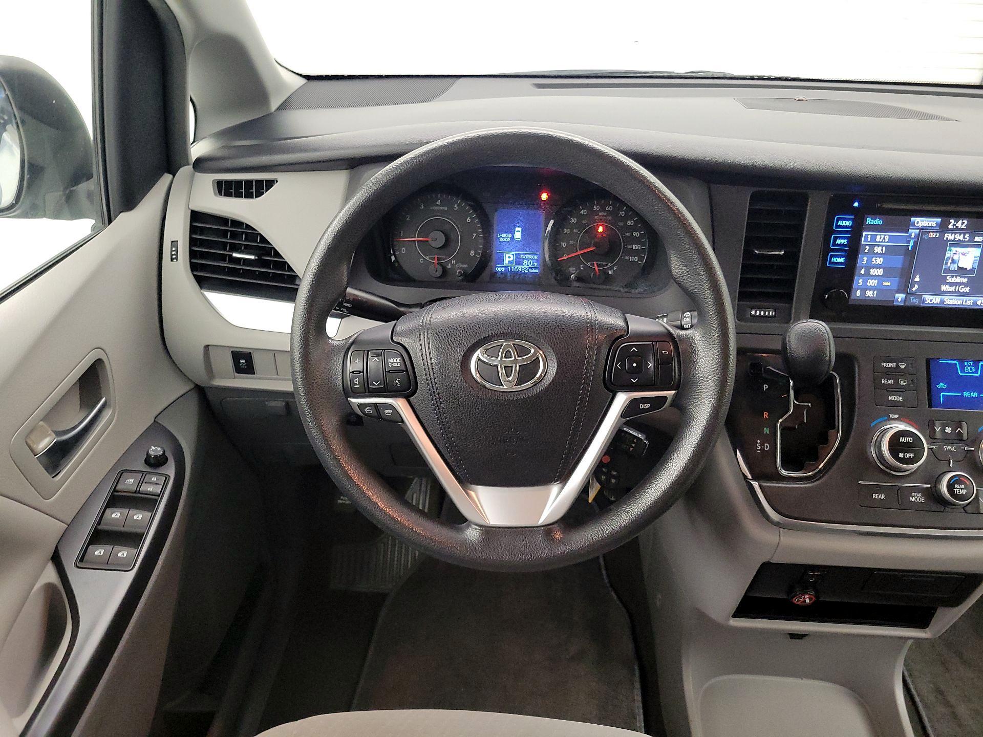 Thumbnail: 2015 Toyota Sienna - 10
