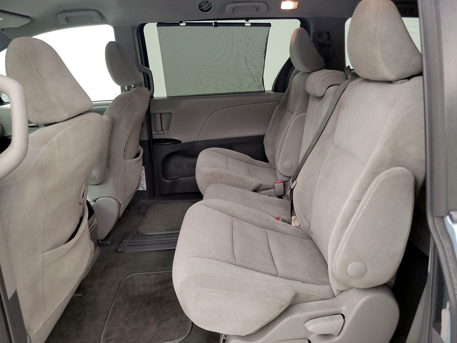 Thumbnail: 2015 Toyota Sienna - 19